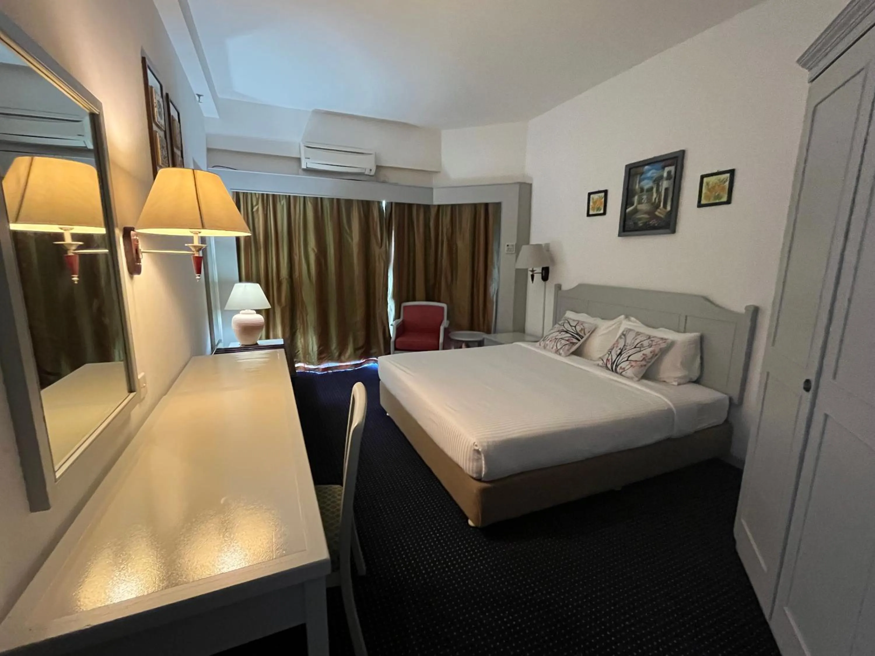 Photo of the whole room, Bed in Paradise by the Sea in Penang by Veron at Rainbow Paradise