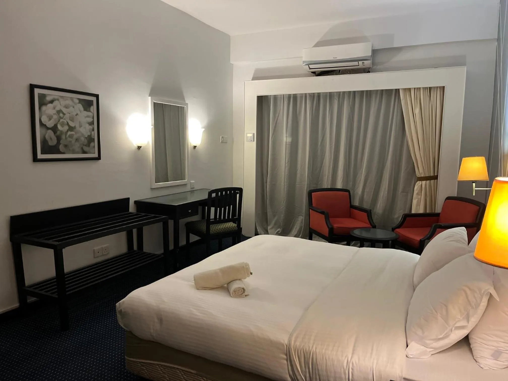 Photo of the whole room, Bed in Paradise by the Sea in Penang by Veron at Rainbow Paradise