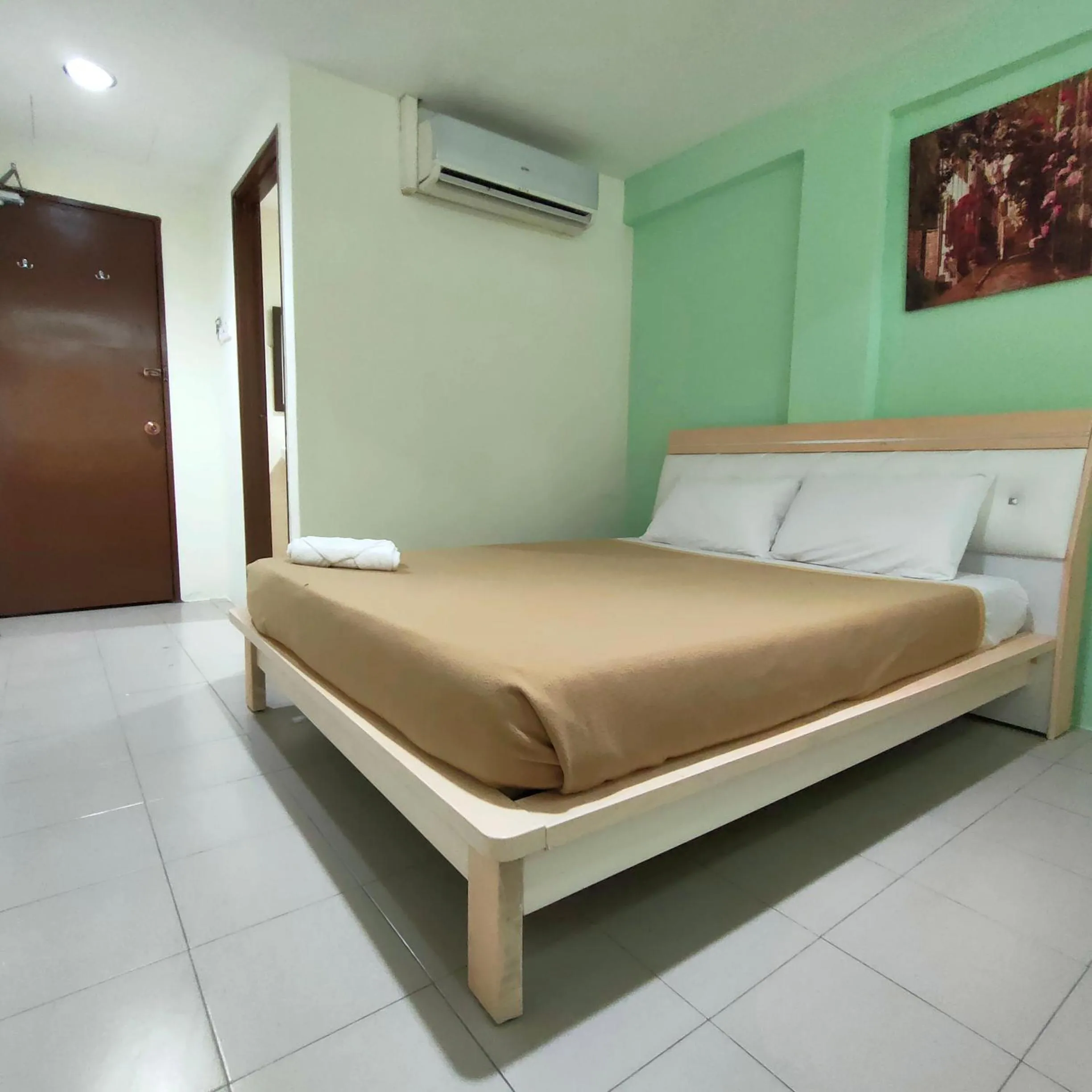 Bedroom, Bed in Best One Hotel