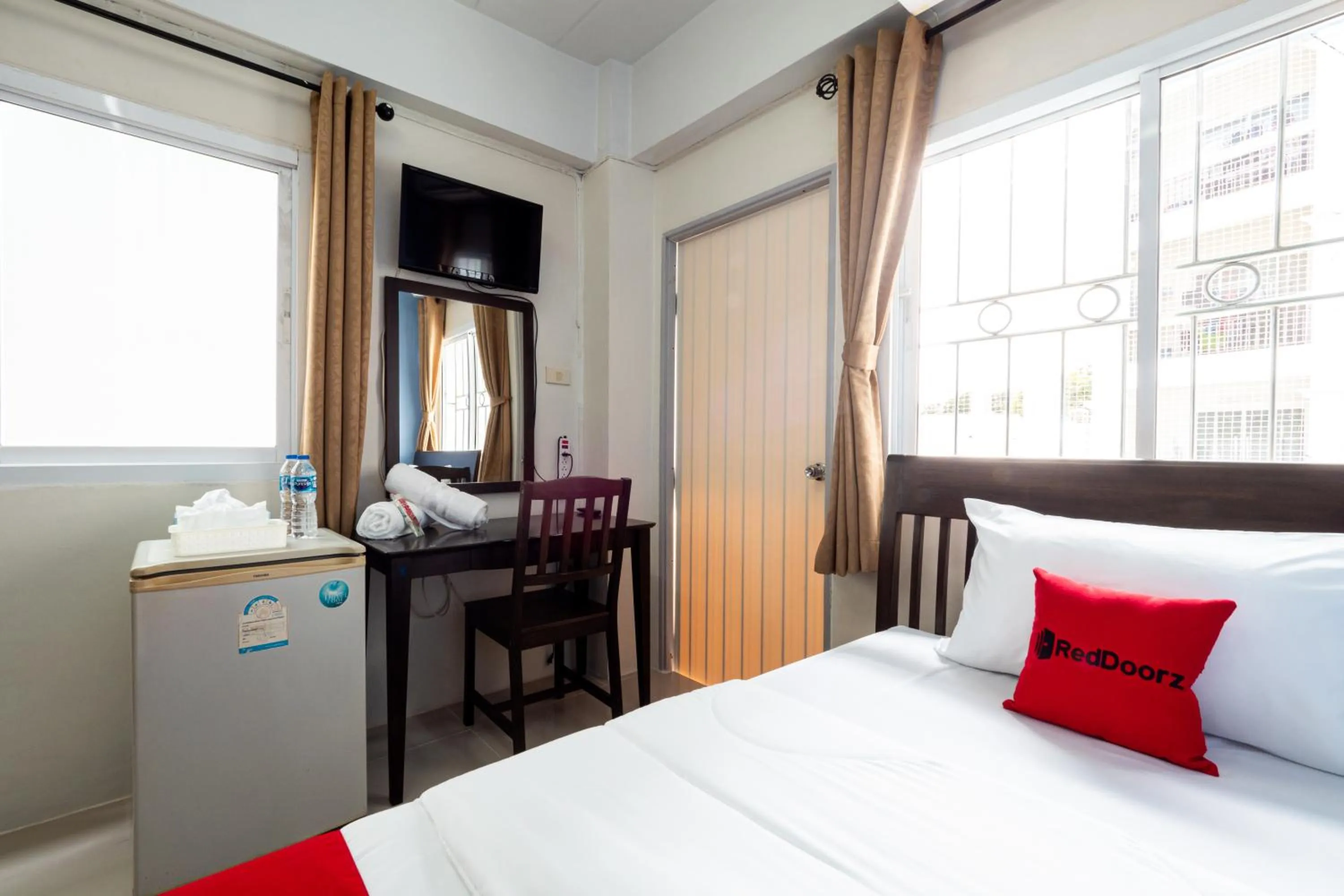 Communal lounge/ TV room in Si Fah at Bangsaen Hotel