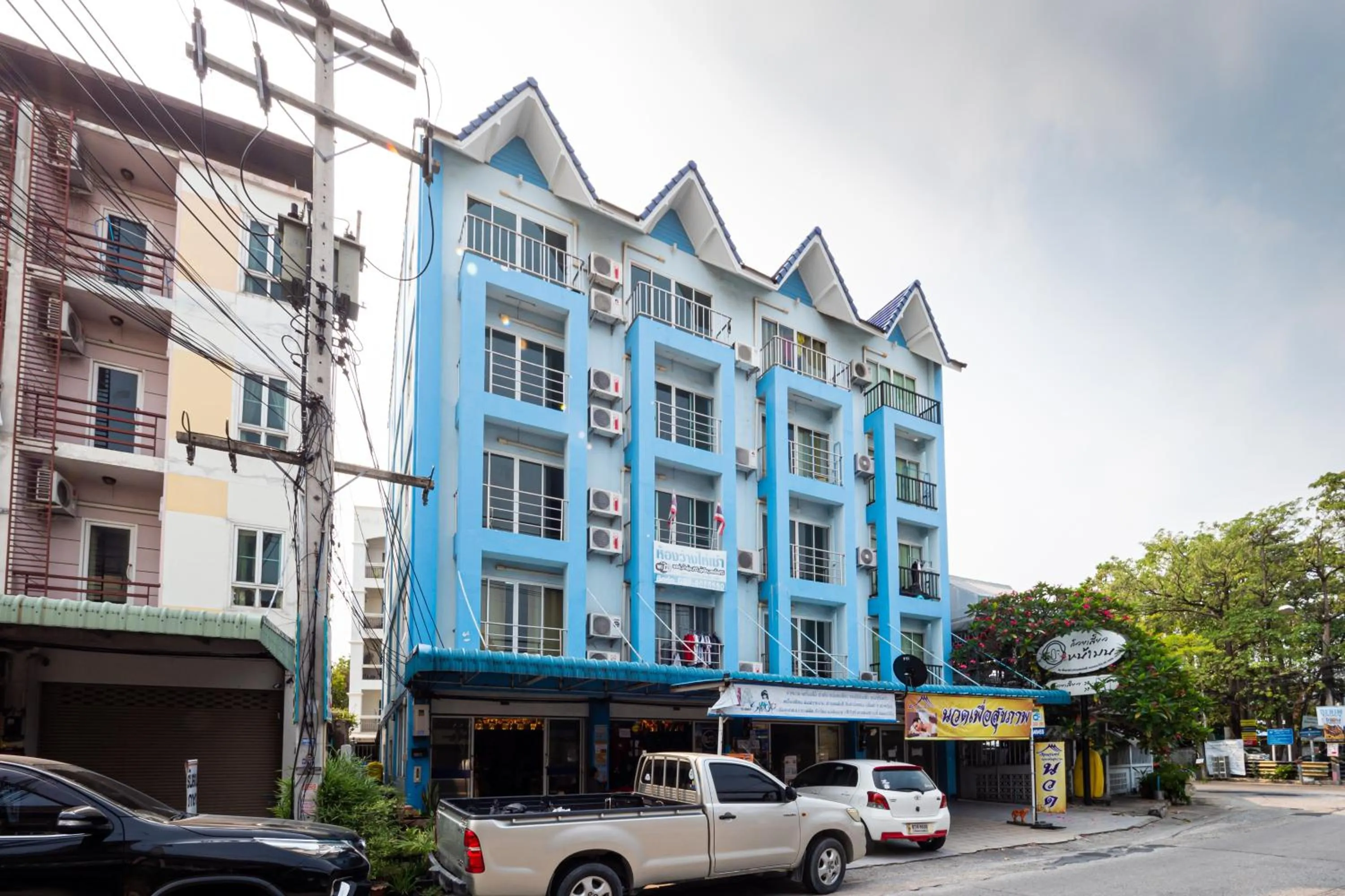 Property building in Si Fah at Bangsaen Hotel