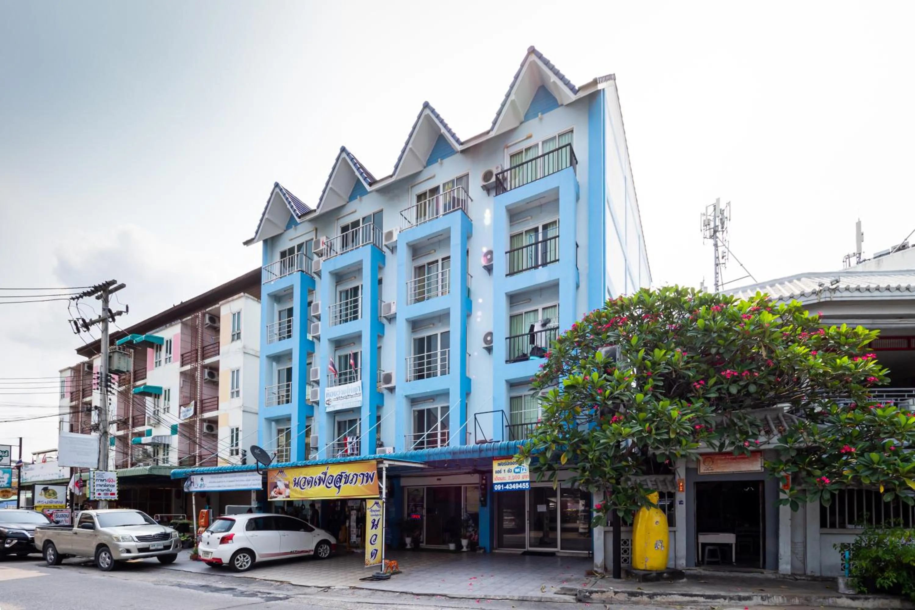 Property building in Si Fah at Bangsaen Hotel