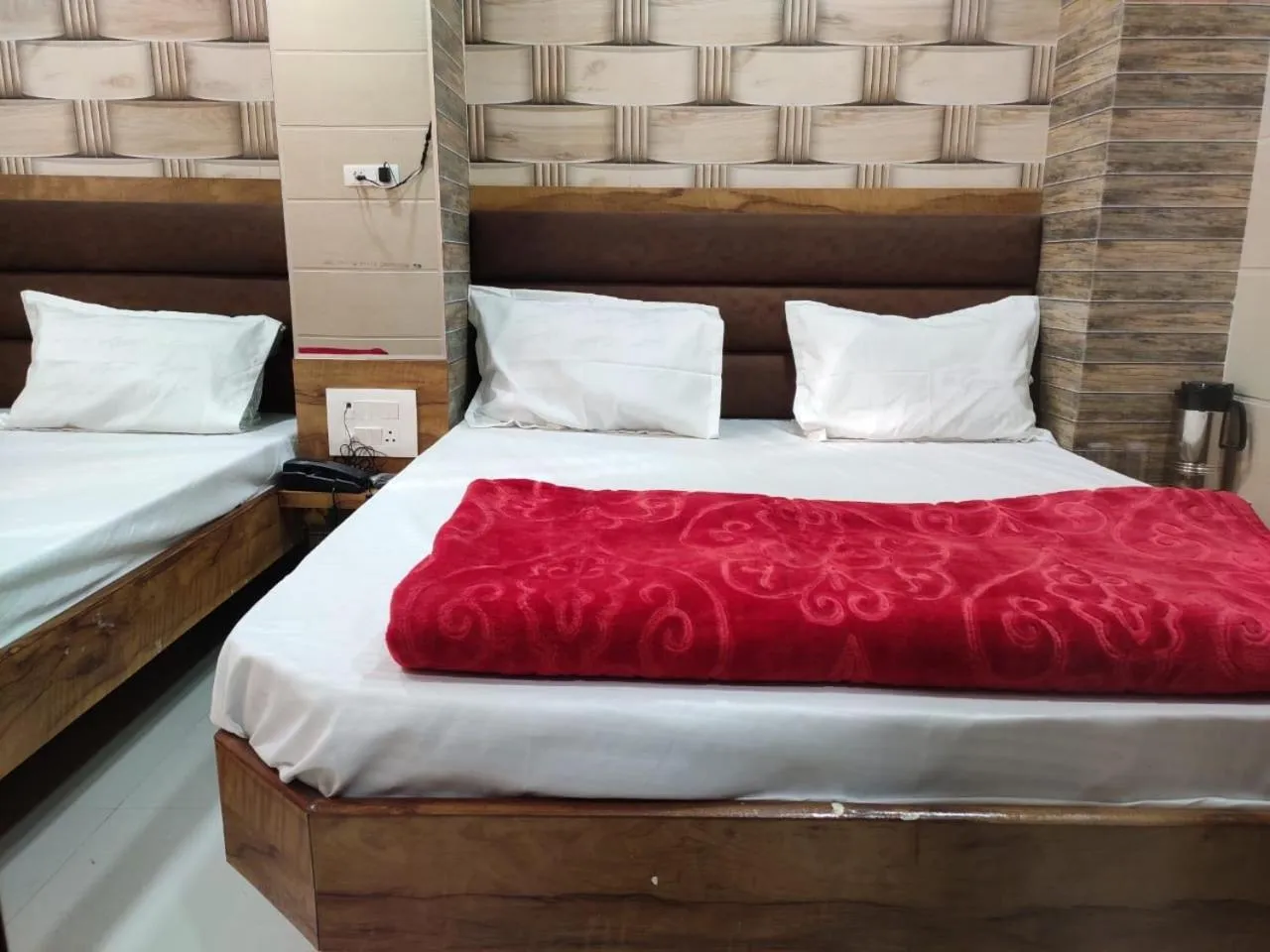 Bed in Hotel Al Sharif Manzil 90 Mtrs from Dargah