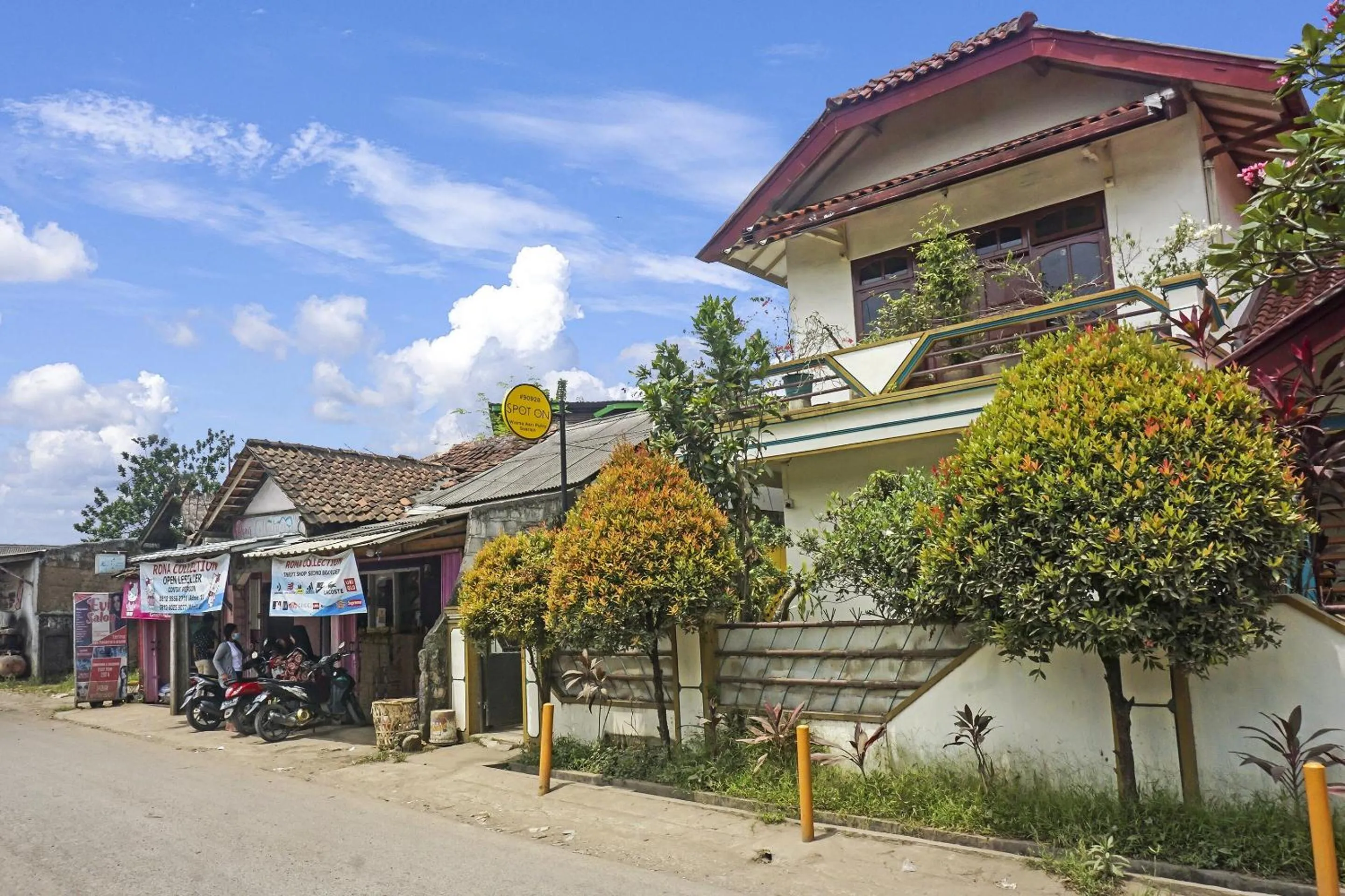 Facade/entrance in Hotel O Wisma Asri Putra Syariah