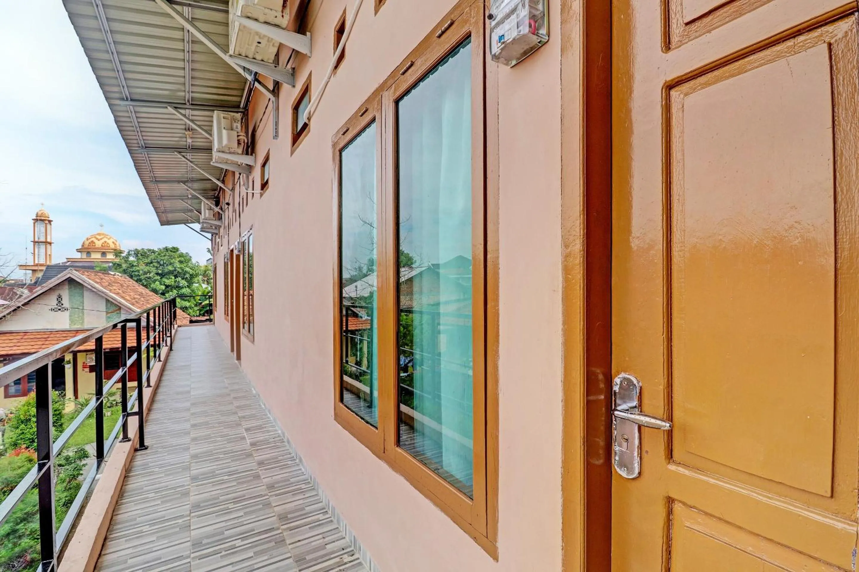 Lobby or reception in OYO 90945 Arizon Kost