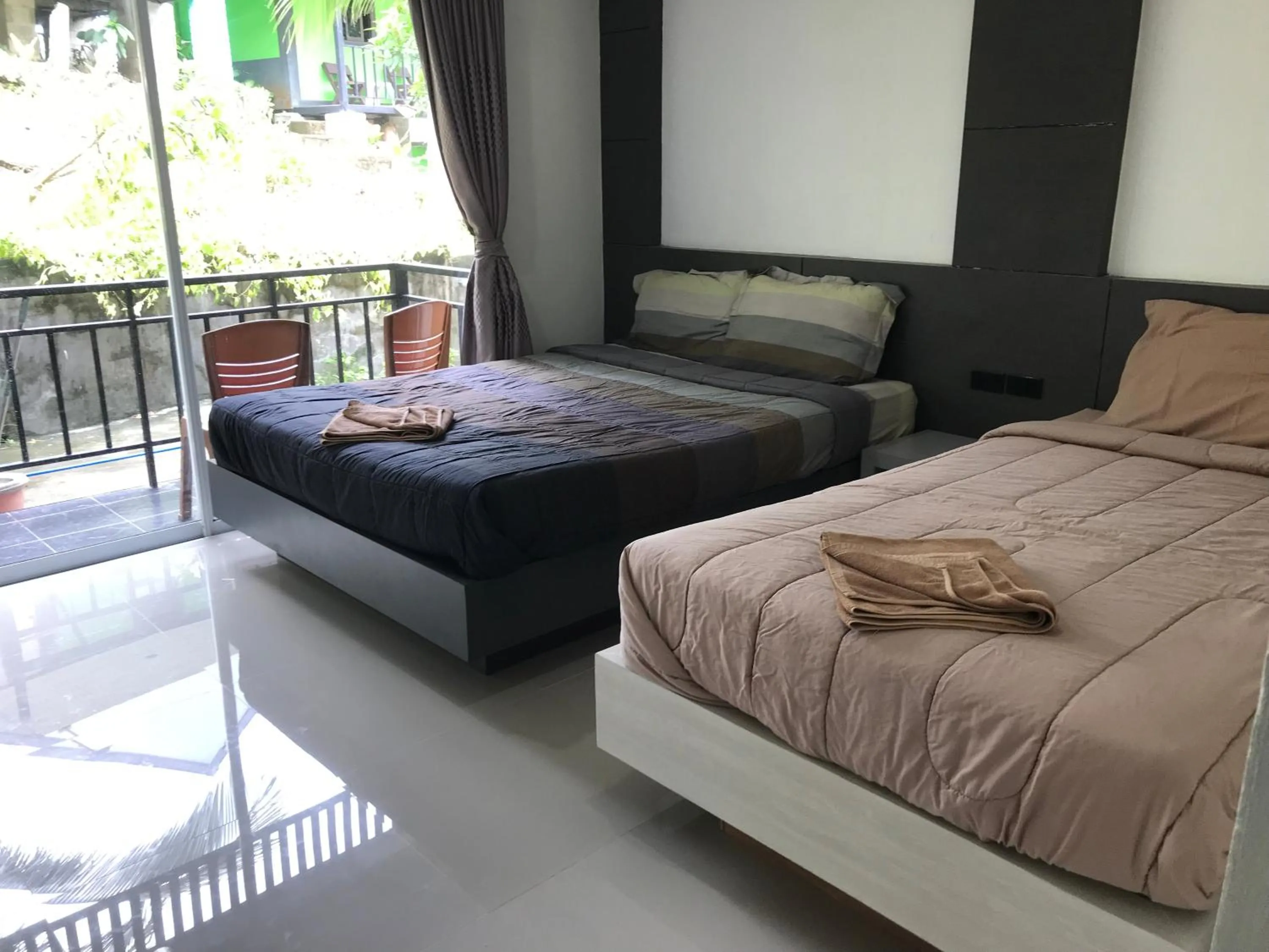 Bed in PP Midnight Hotel