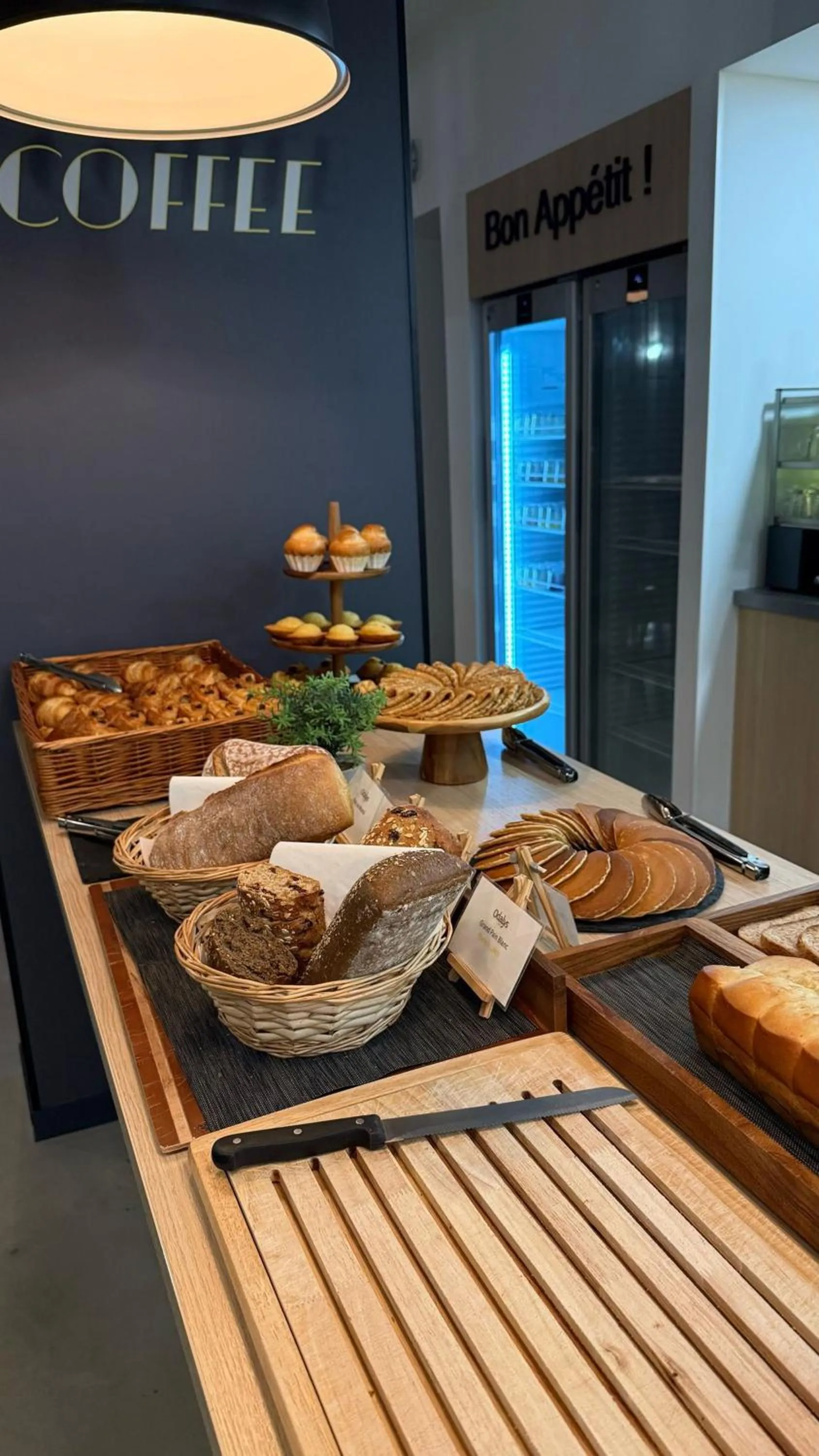 Buffet breakfast in Appart Hotel Odalys City Toulouse Blagnac Aéroport
