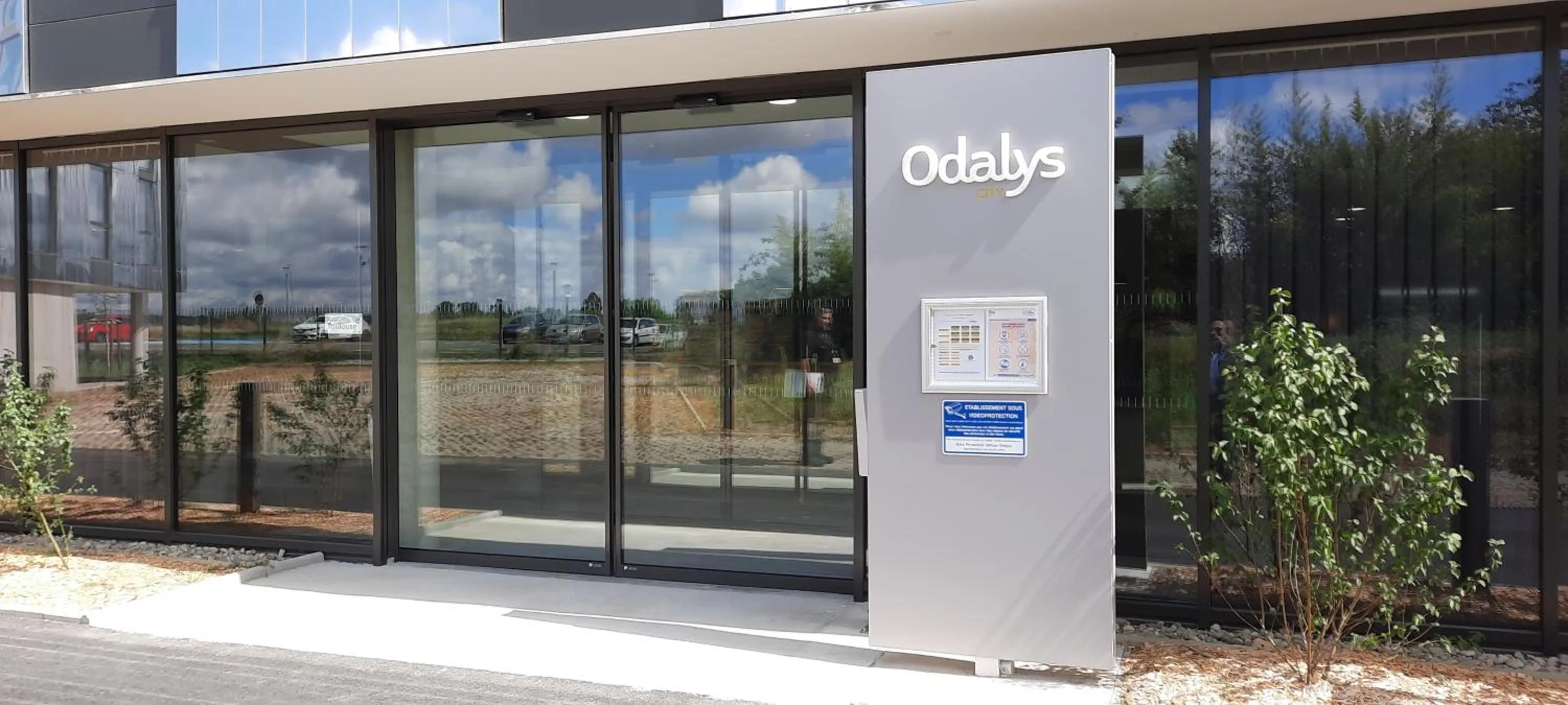 Facade/entrance in Appart Hotel Odalys City Toulouse Blagnac Aéroport