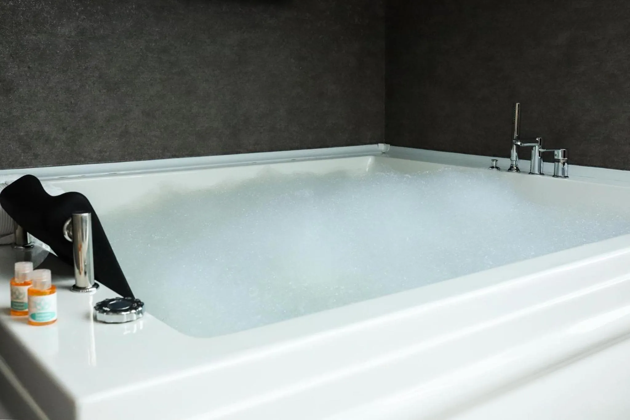 Hot Tub in Melissa Suite