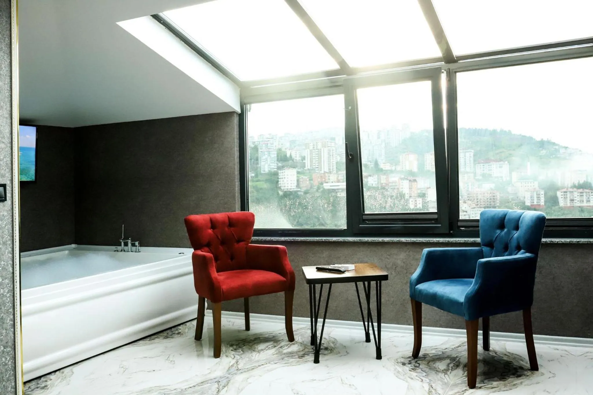 Seating area, Bed in Melissa Suite