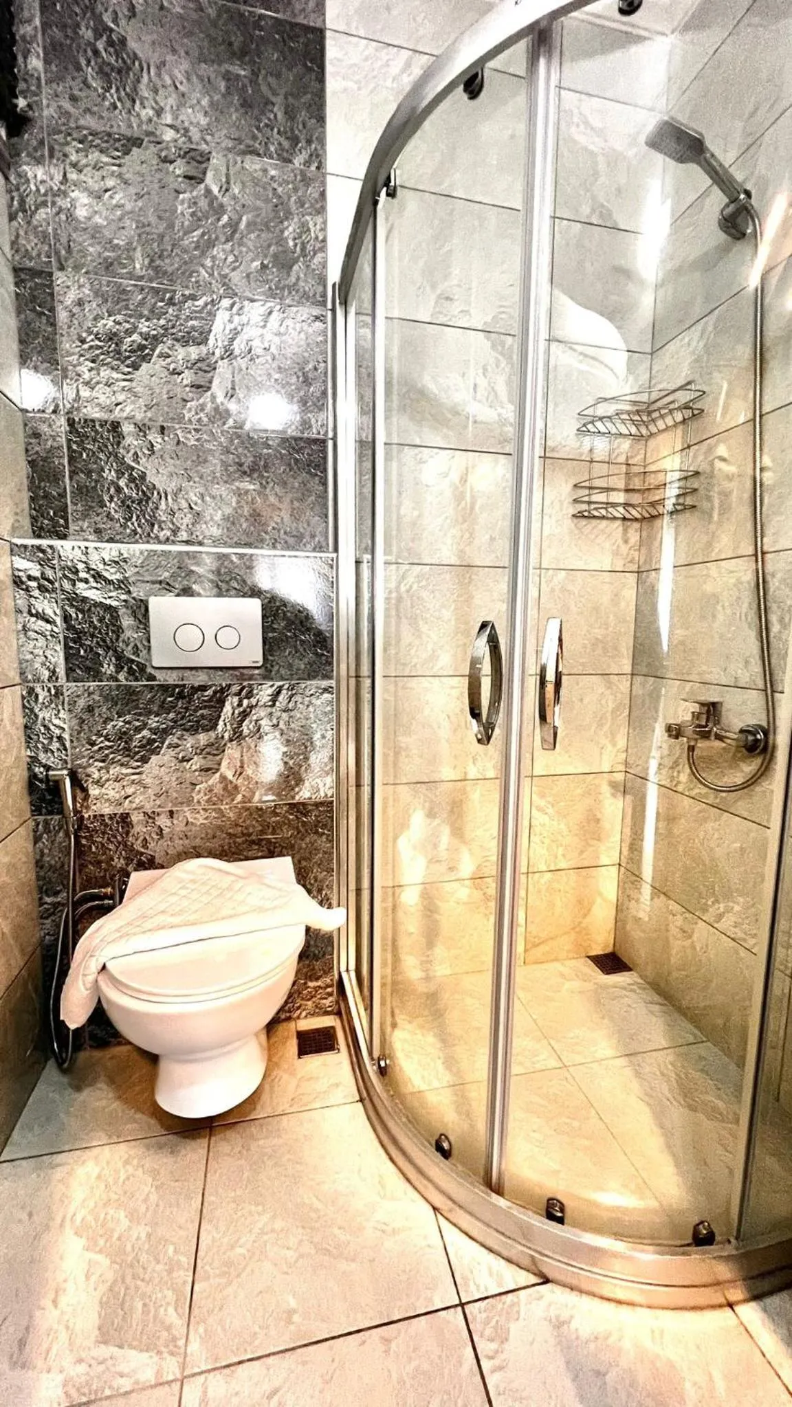 bidet in Melissa Suite