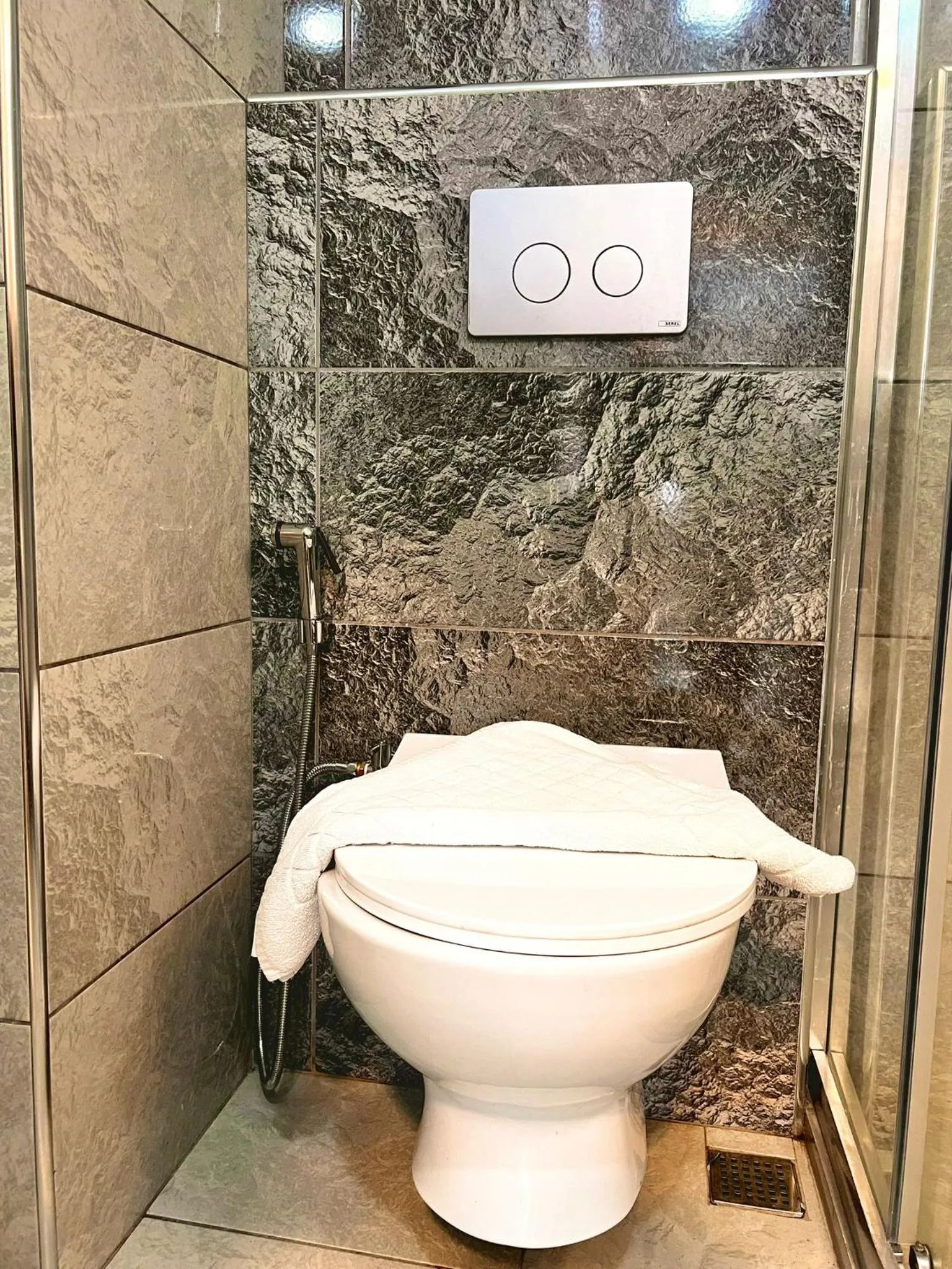 bidet in Melissa Suite
