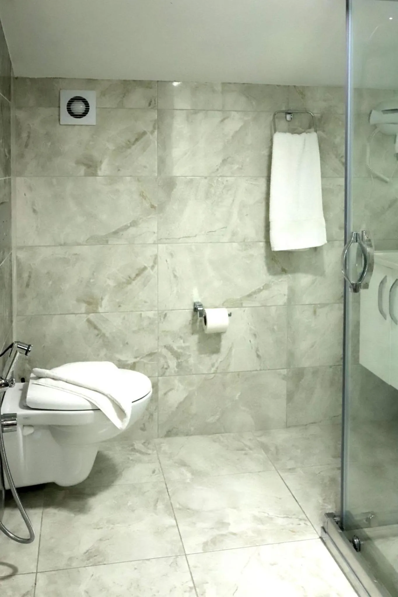 Toilet in Melissa Suite