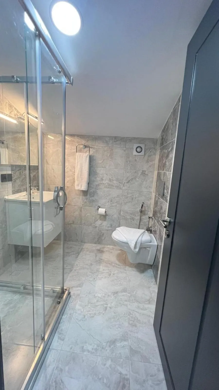 Bathroom in Melissa Suite