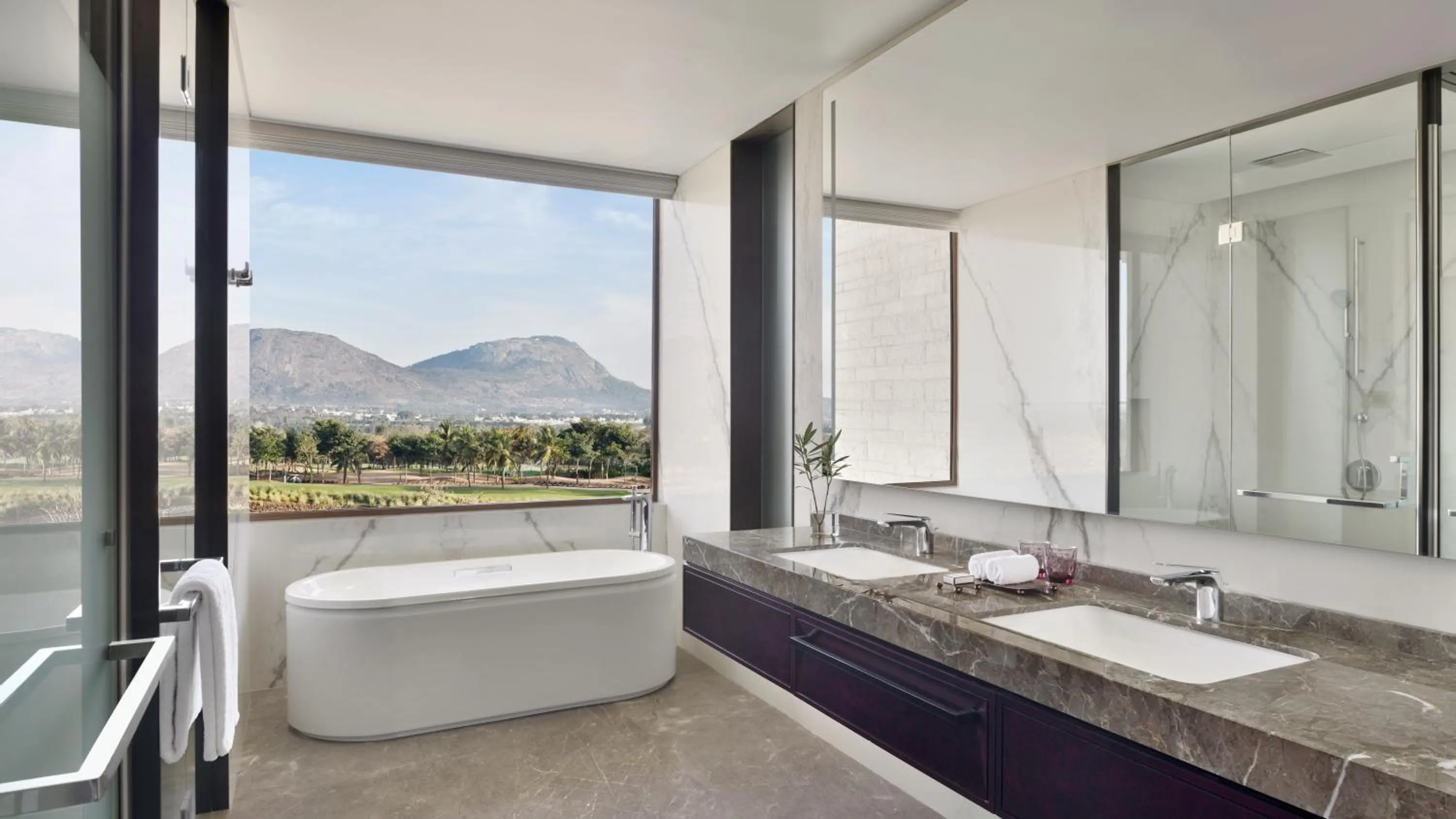 Bathroom in JW Marriott Hotel Bengaluru Prestige Golfshire Resort & Spa