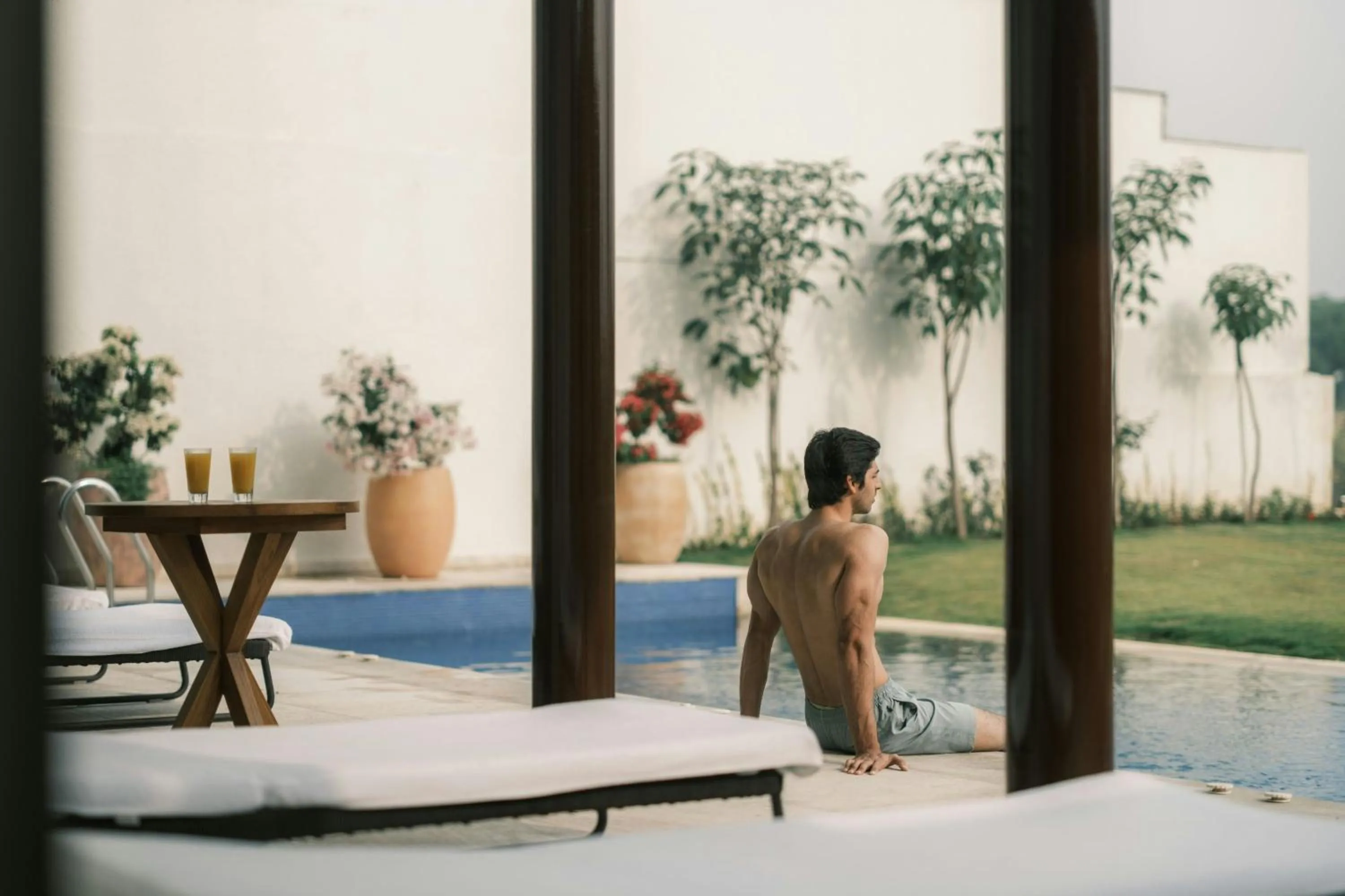 Swimming pool in JW Marriott Hotel Bengaluru Prestige Golfshire Resort & Spa