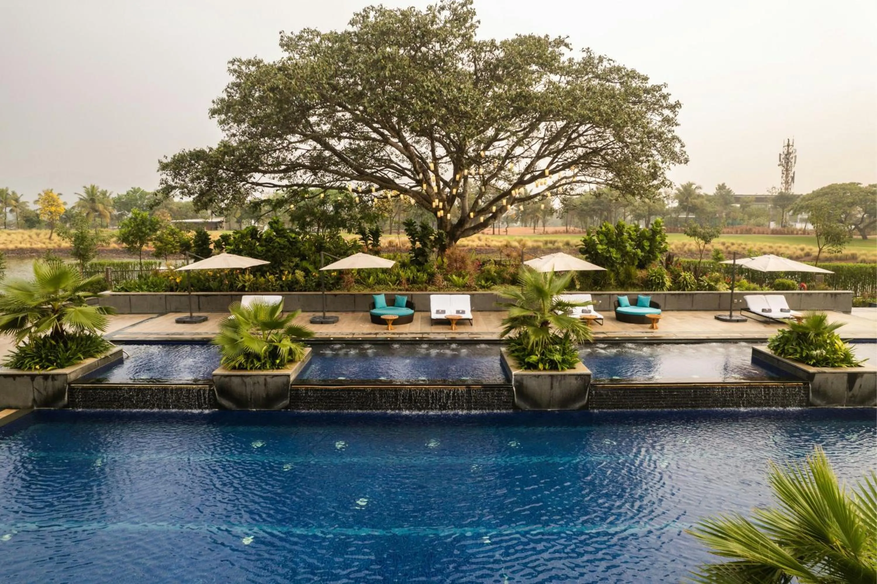 Swimming pool in JW Marriott Hotel Bengaluru Prestige Golfshire Resort & Spa