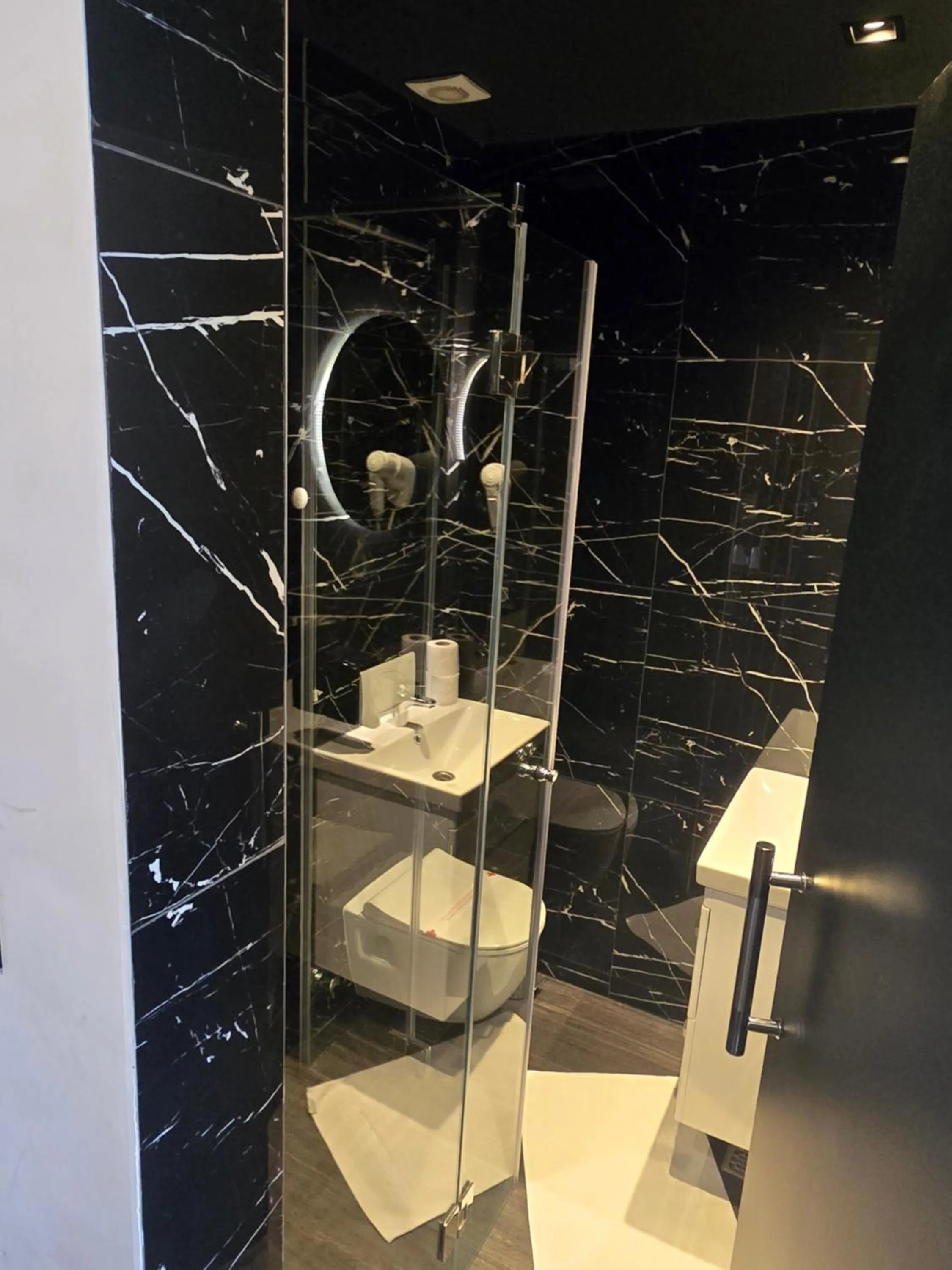 Shower in Hotel Carpe Diem