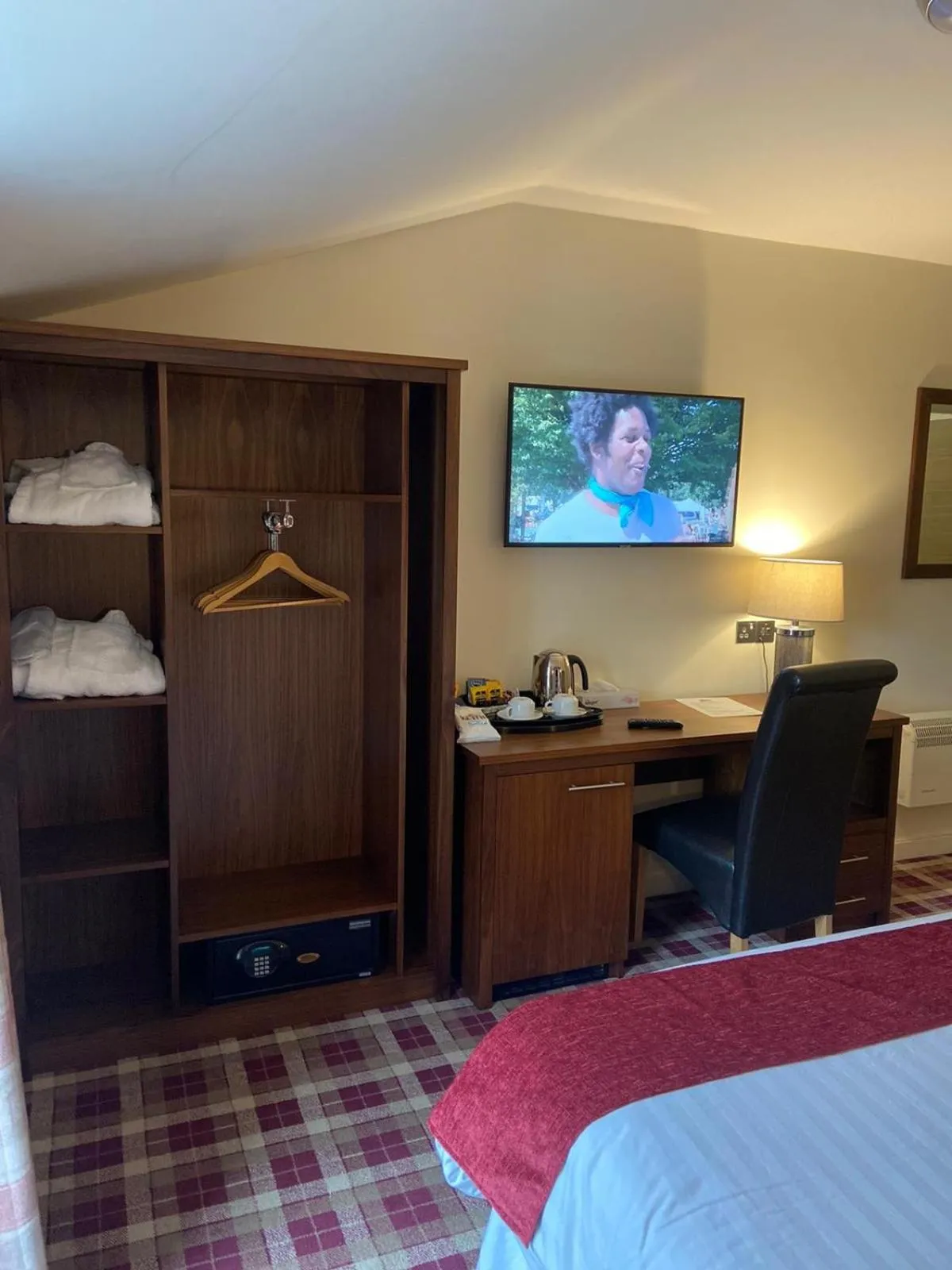 TV and multimedia, Bed in Scone Arms Hotel