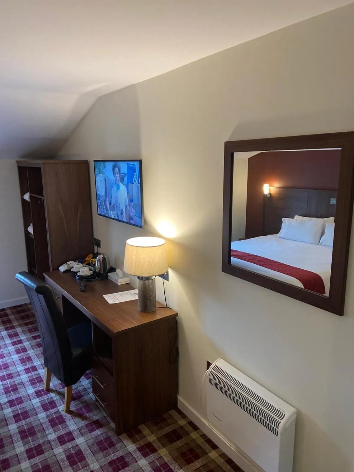 TV and multimedia, Bed in Scone Arms Hotel