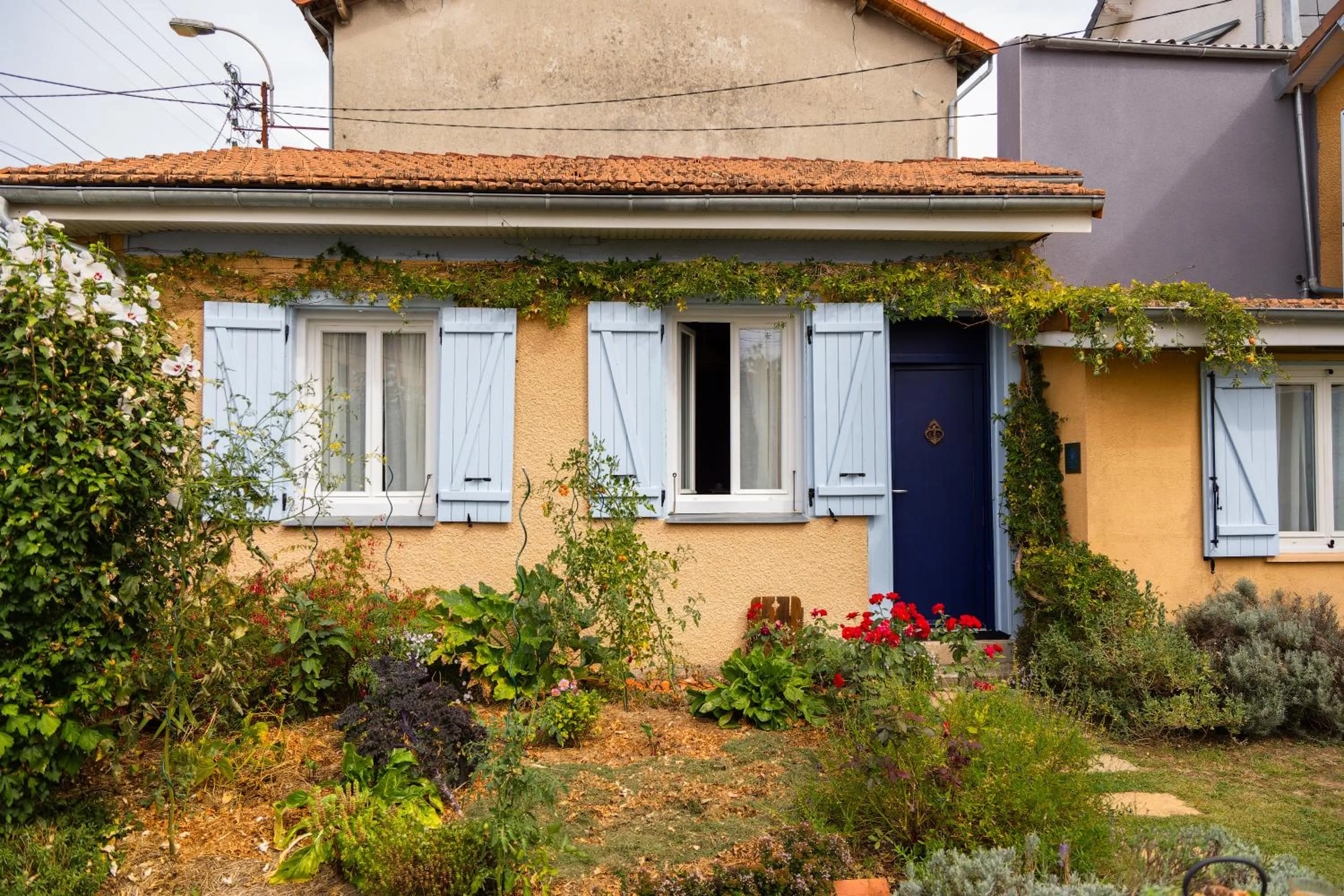 Property building in Chambre d'Hôtes - l'Ephémère