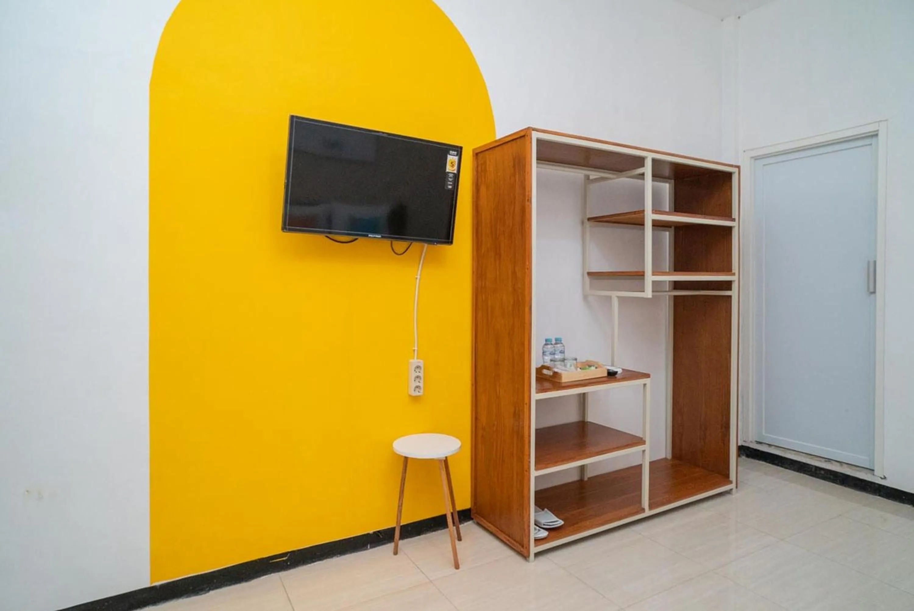 Bedroom in Sans Hotel Queen Batu