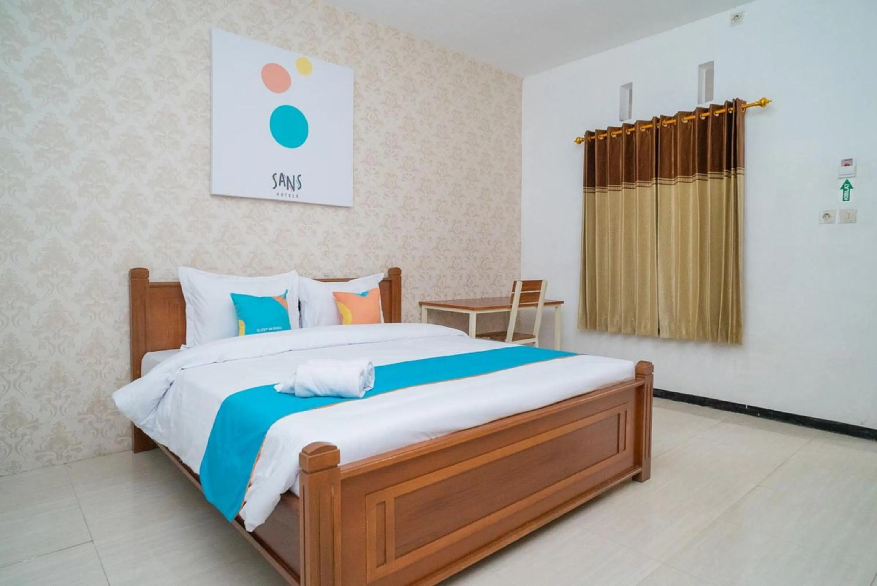 Bedroom, Bed in Sans Hotel Queen Batu