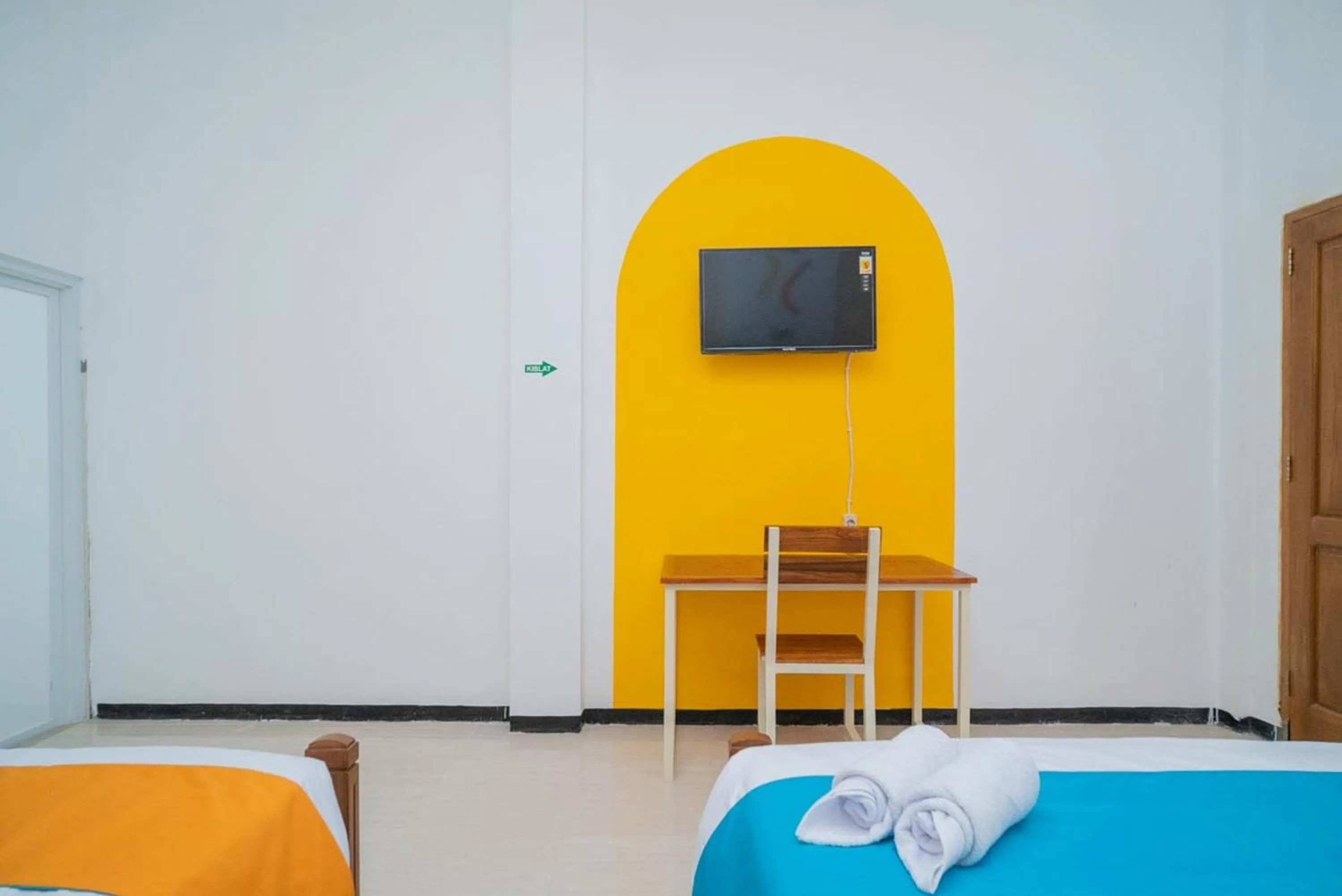 Bedroom, Bed in Sans Hotel Queen Batu