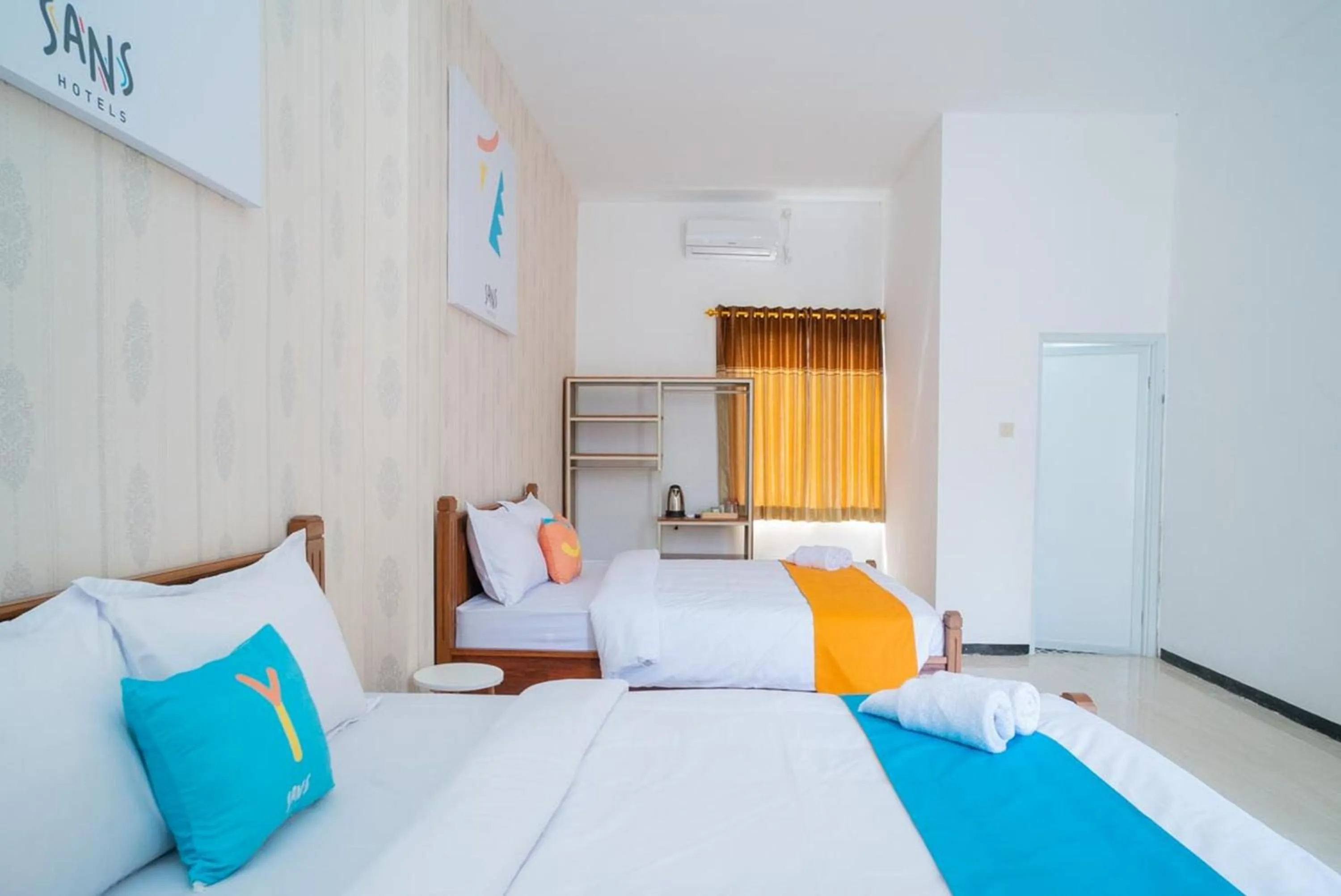 Bedroom, Bed in Sans Hotel Queen Batu