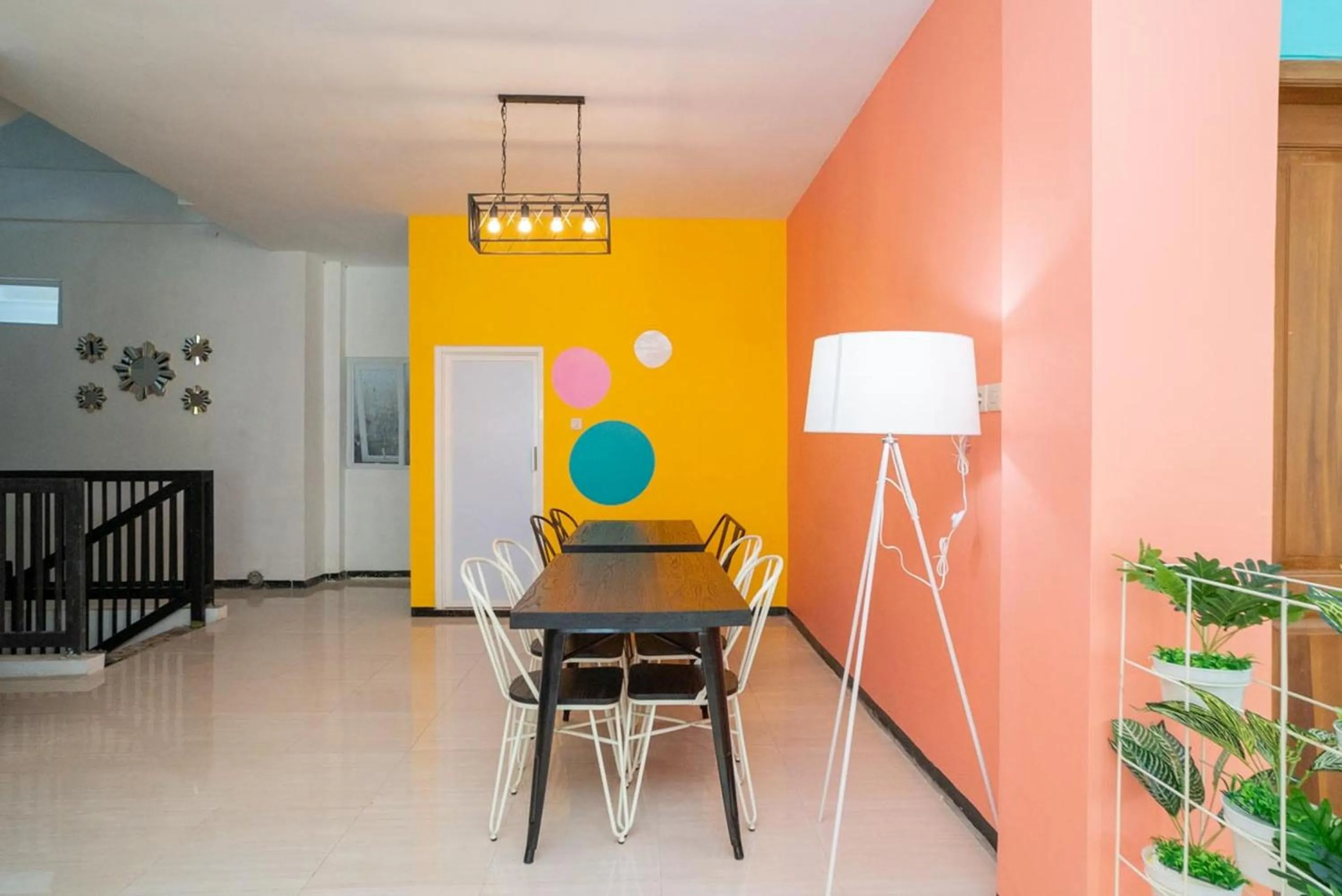 Dining area in Sans Hotel Queen Batu