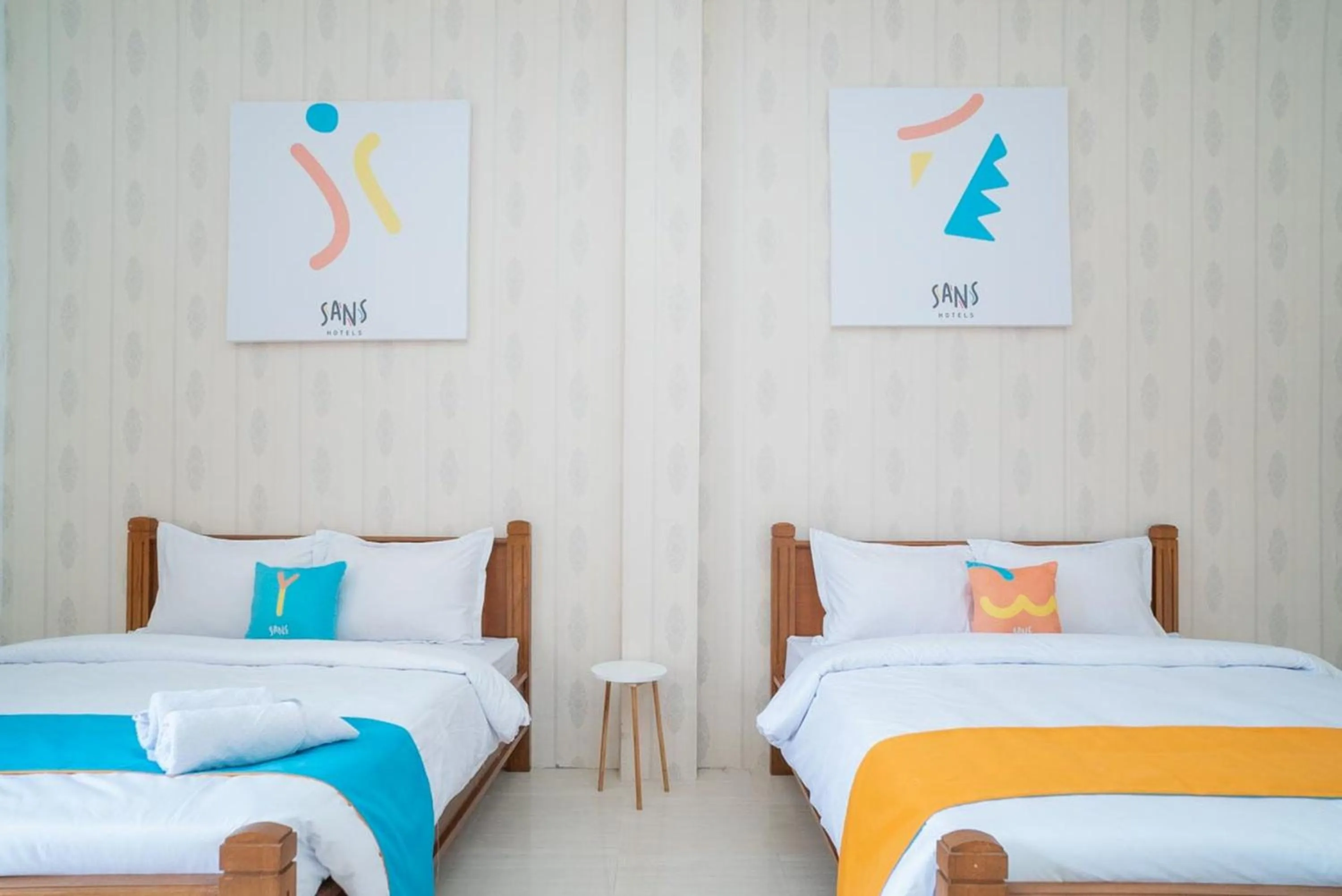 Bedroom, Bed in Sans Hotel Queen Batu