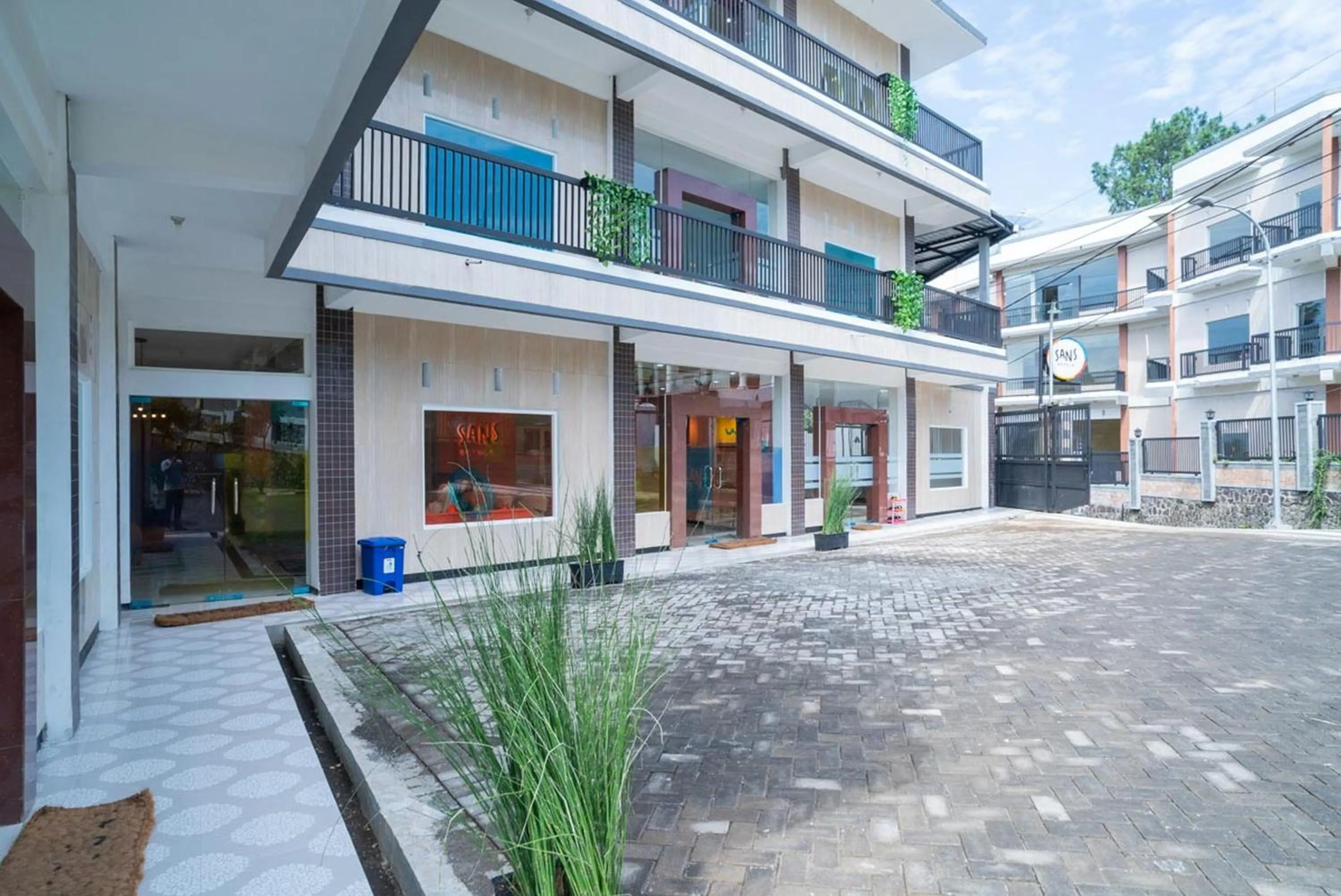 Property building in Sans Hotel Queen Batu