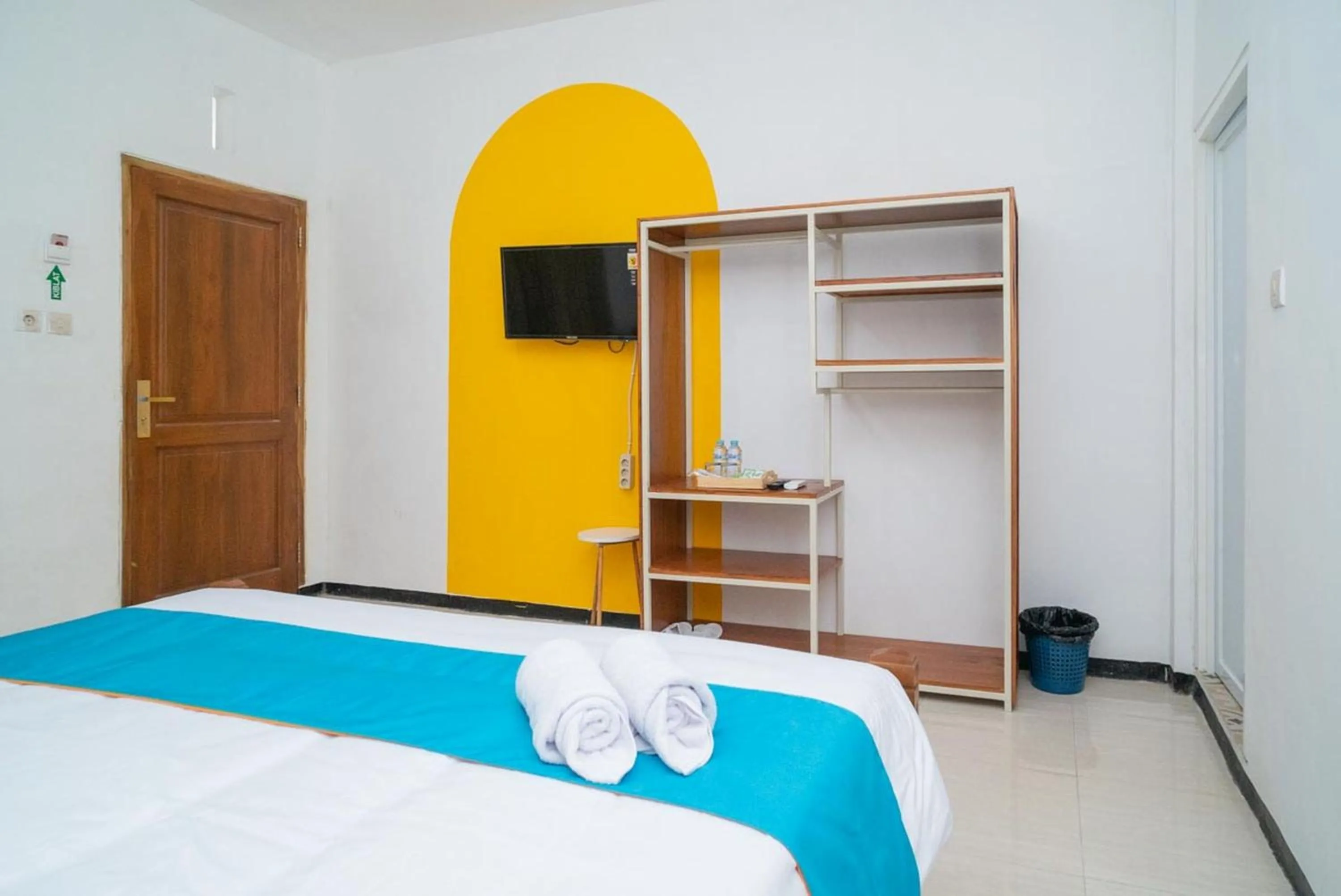 Bedroom, Bed in Sans Hotel Queen Batu