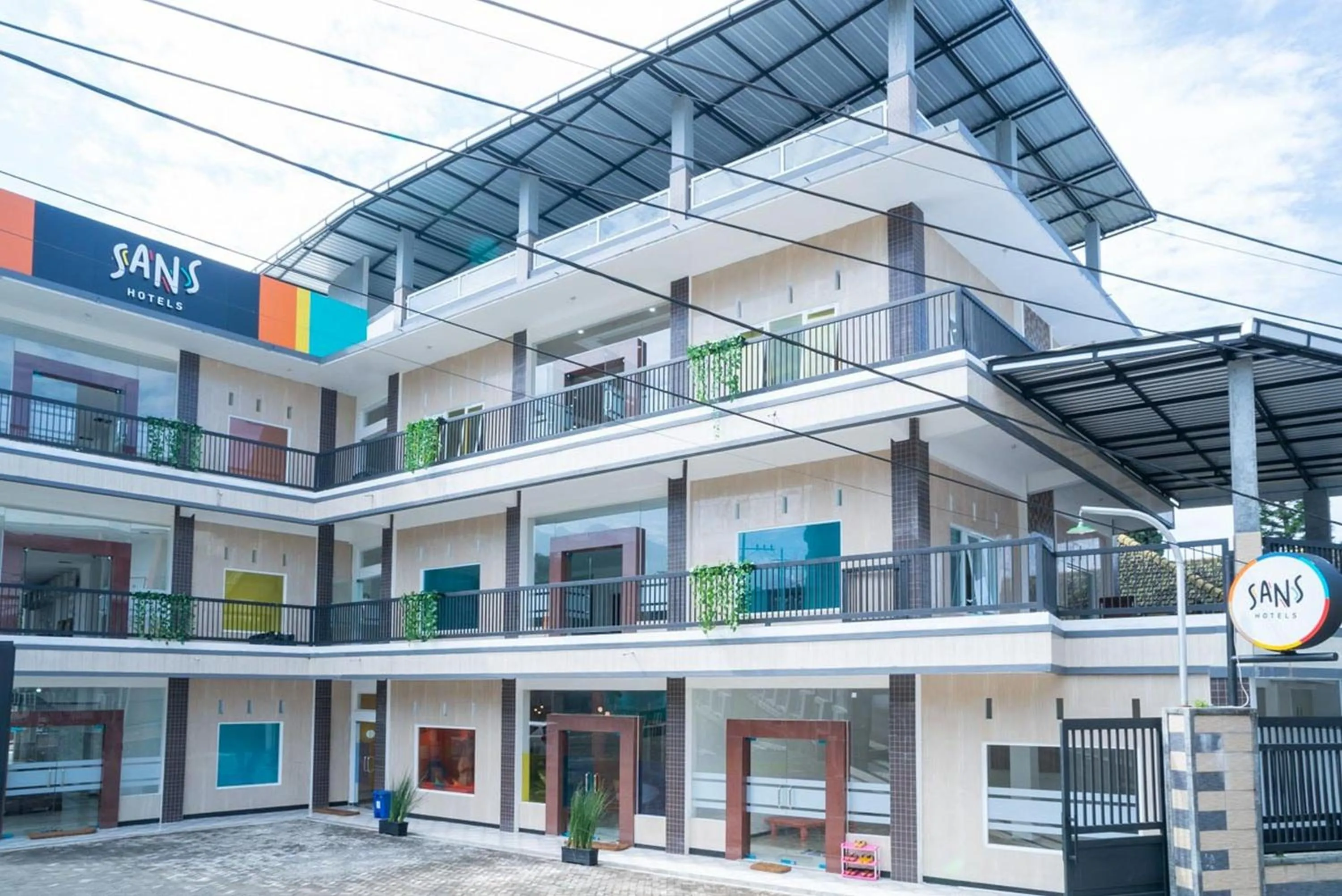 Property building in Sans Hotel Queen Batu