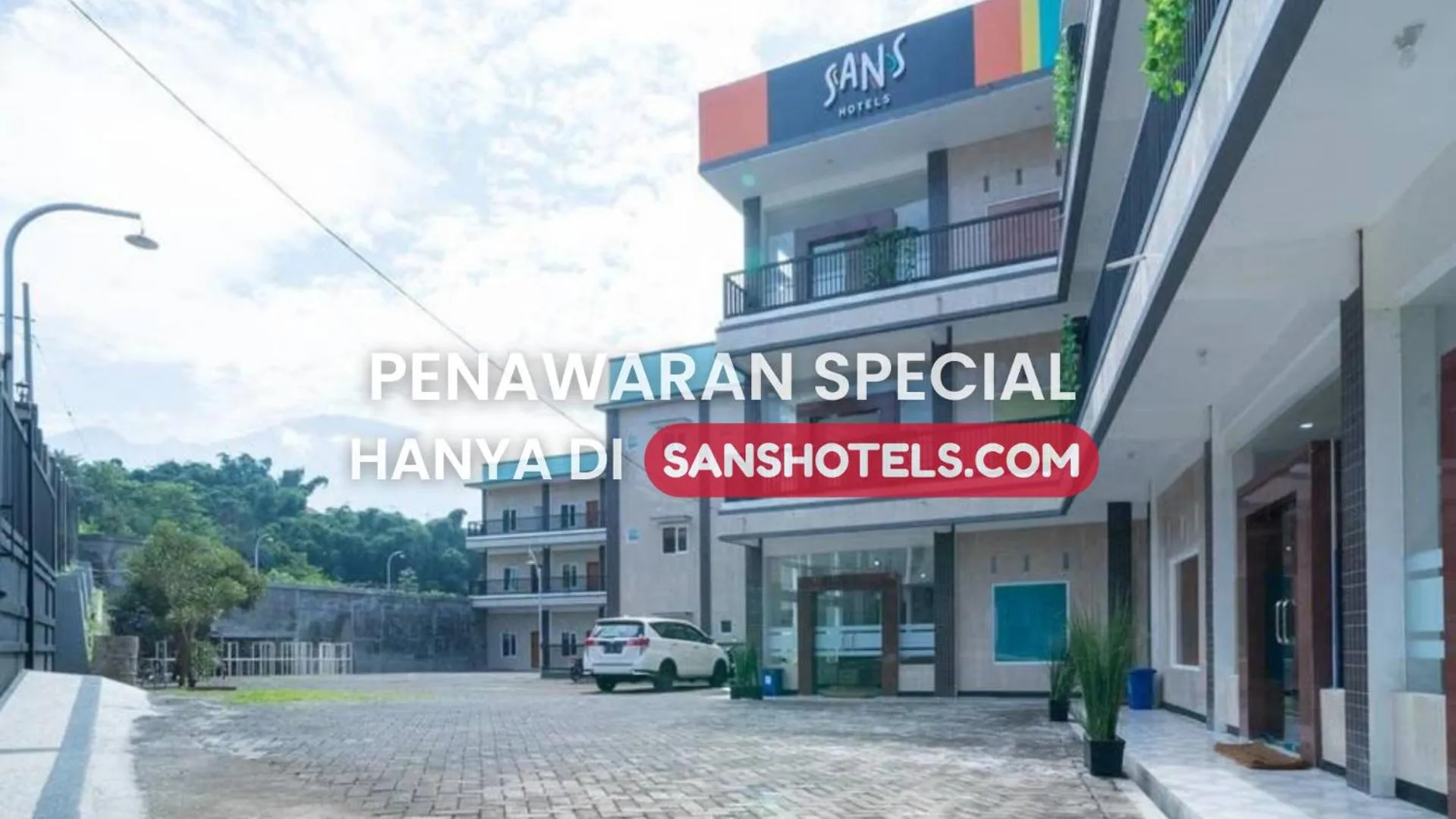 Property building in Sans Hotel Queen Batu