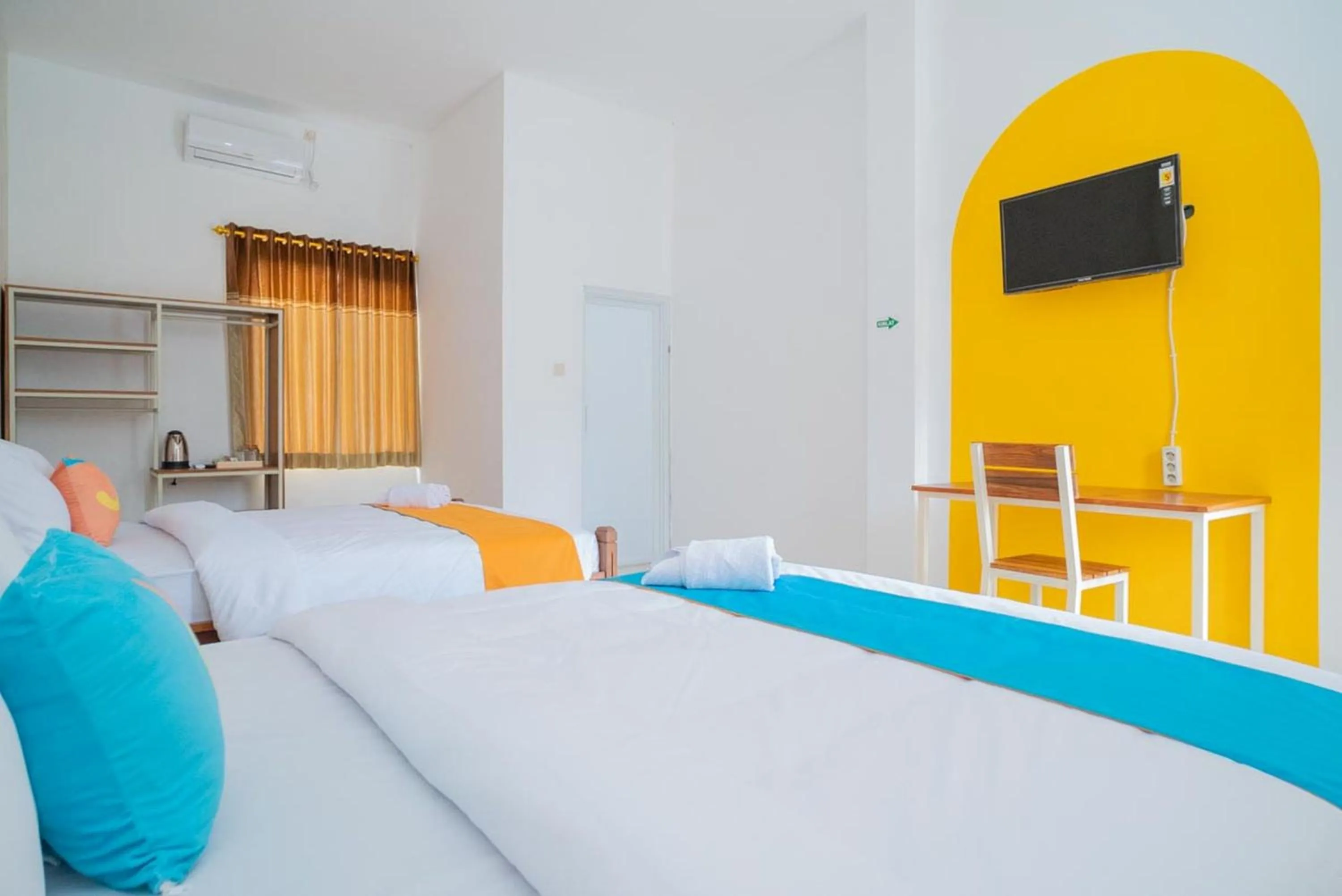 Bedroom, Bed in Sans Hotel Queen Batu