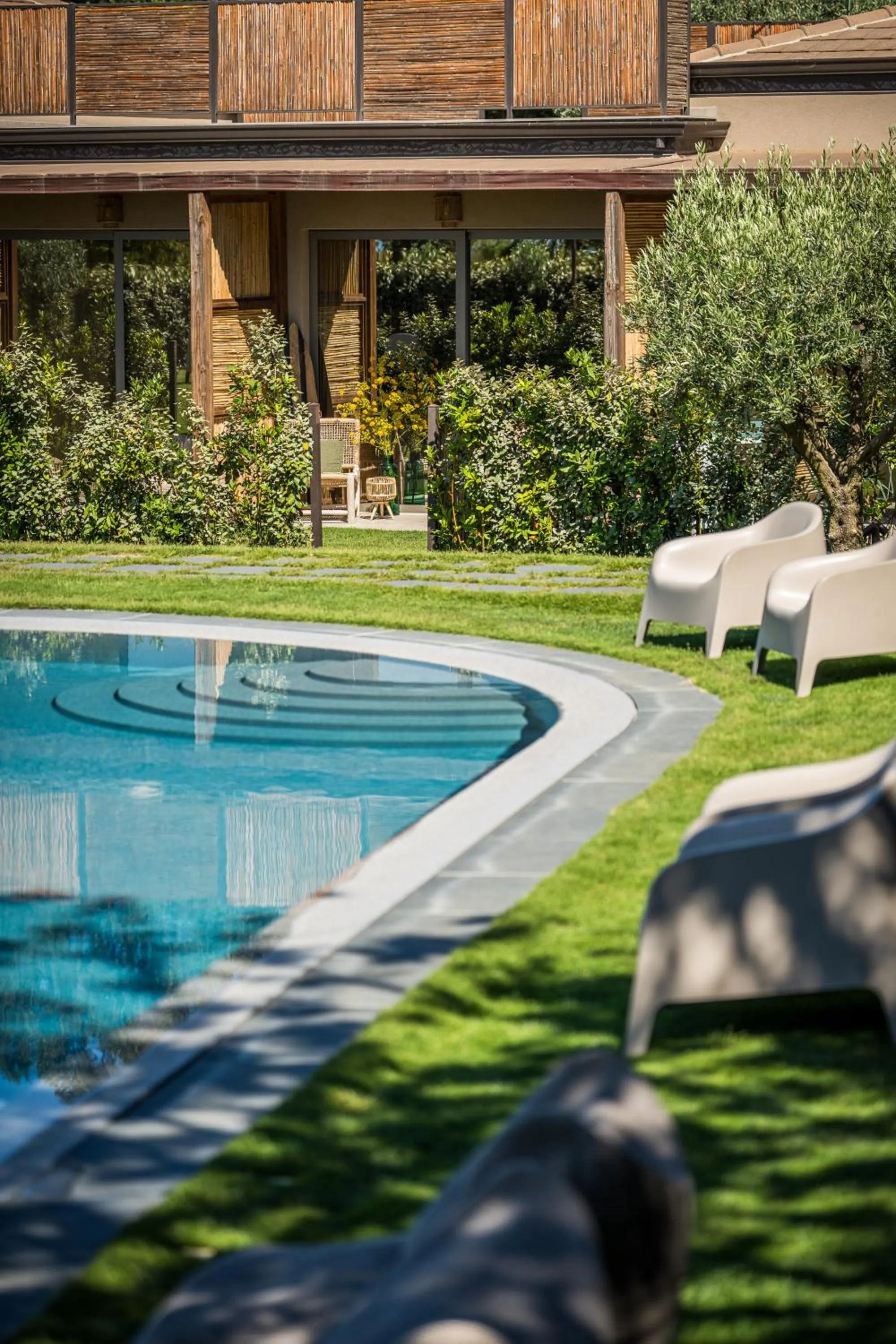 Property building in Hang Loose Cottage Hotel & Resort 4 stelle Gizzeria Calabria