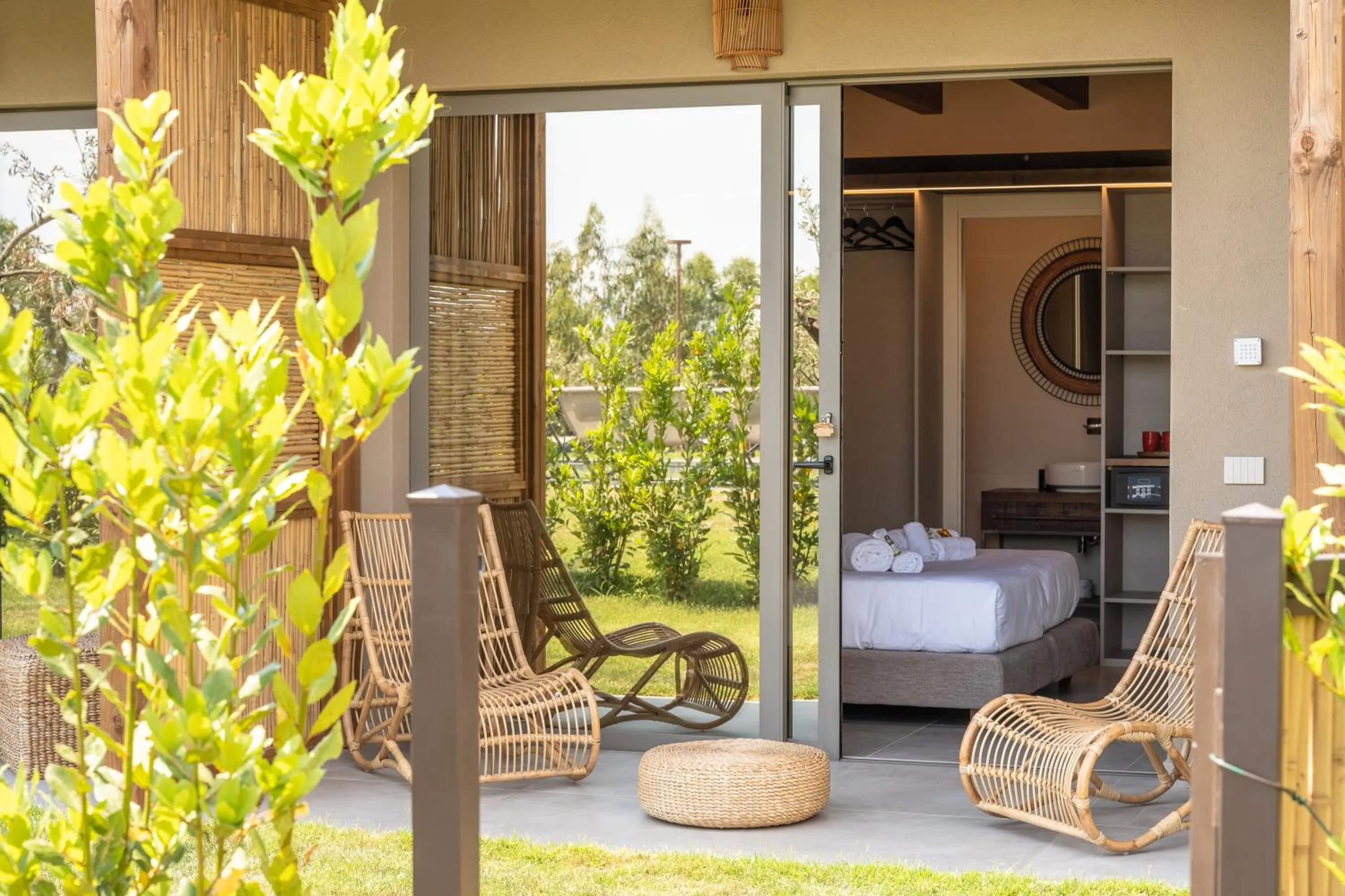 Patio in Hang Loose Cottage Hotel & Resort 4 stelle Gizzeria Calabria