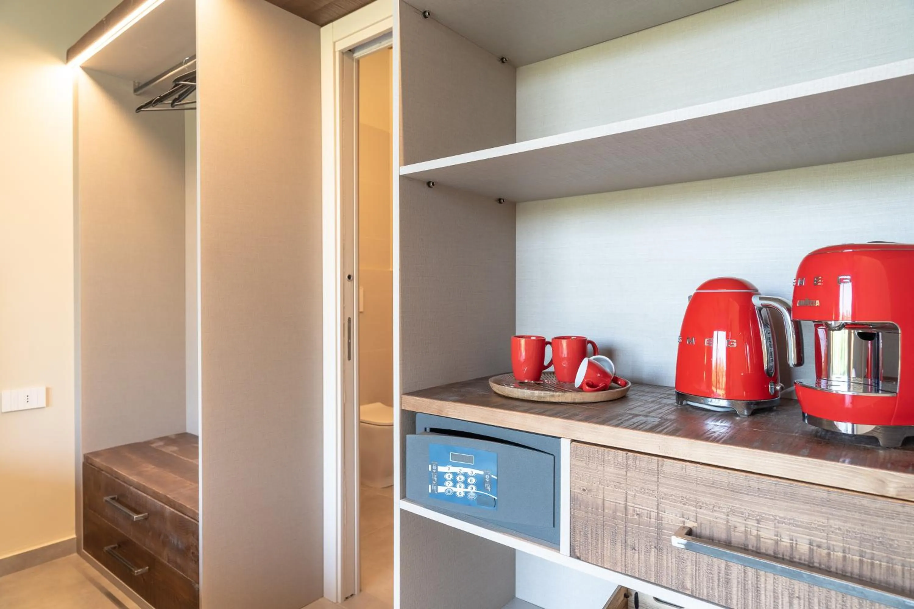 Coffee/tea facilities in Hang Loose Cottage Hotel & Resort 4 stelle Gizzeria Calabria