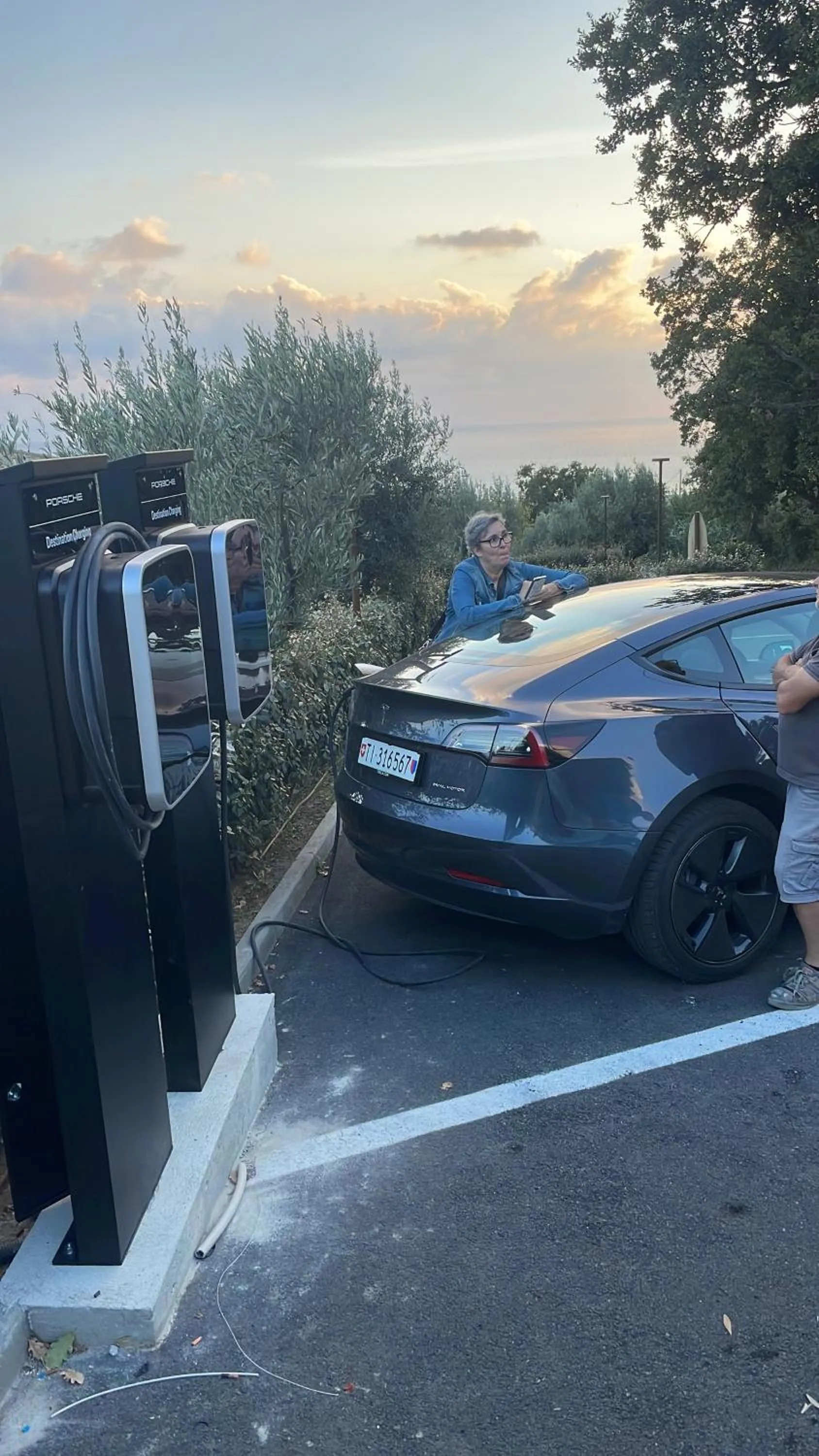 Parking in Hang Loose Cottage Hotel & Resort 4 stelle Gizzeria Calabria