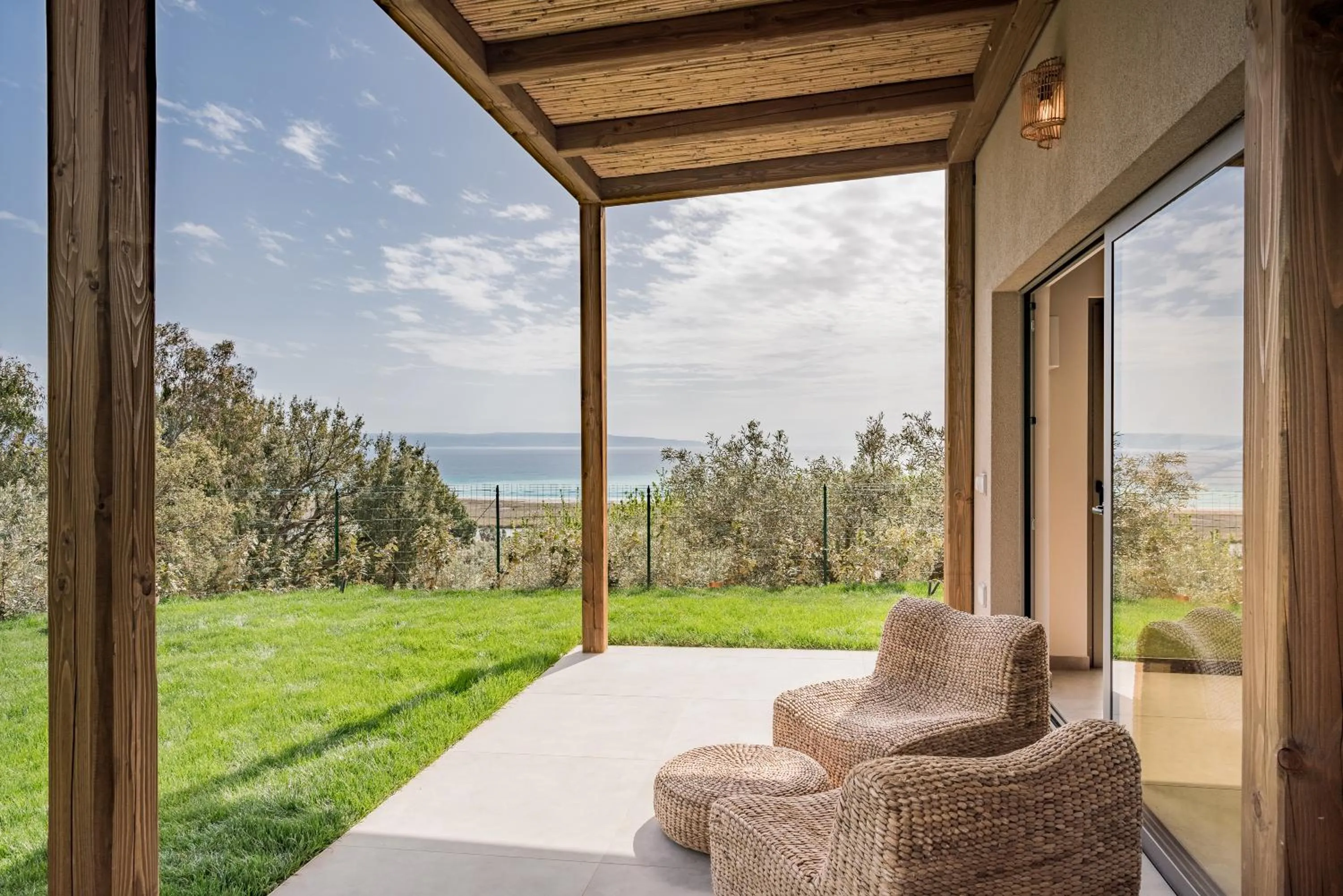 Patio in Hang Loose Cottage Hotel & Resort 4 stelle Gizzeria Calabria