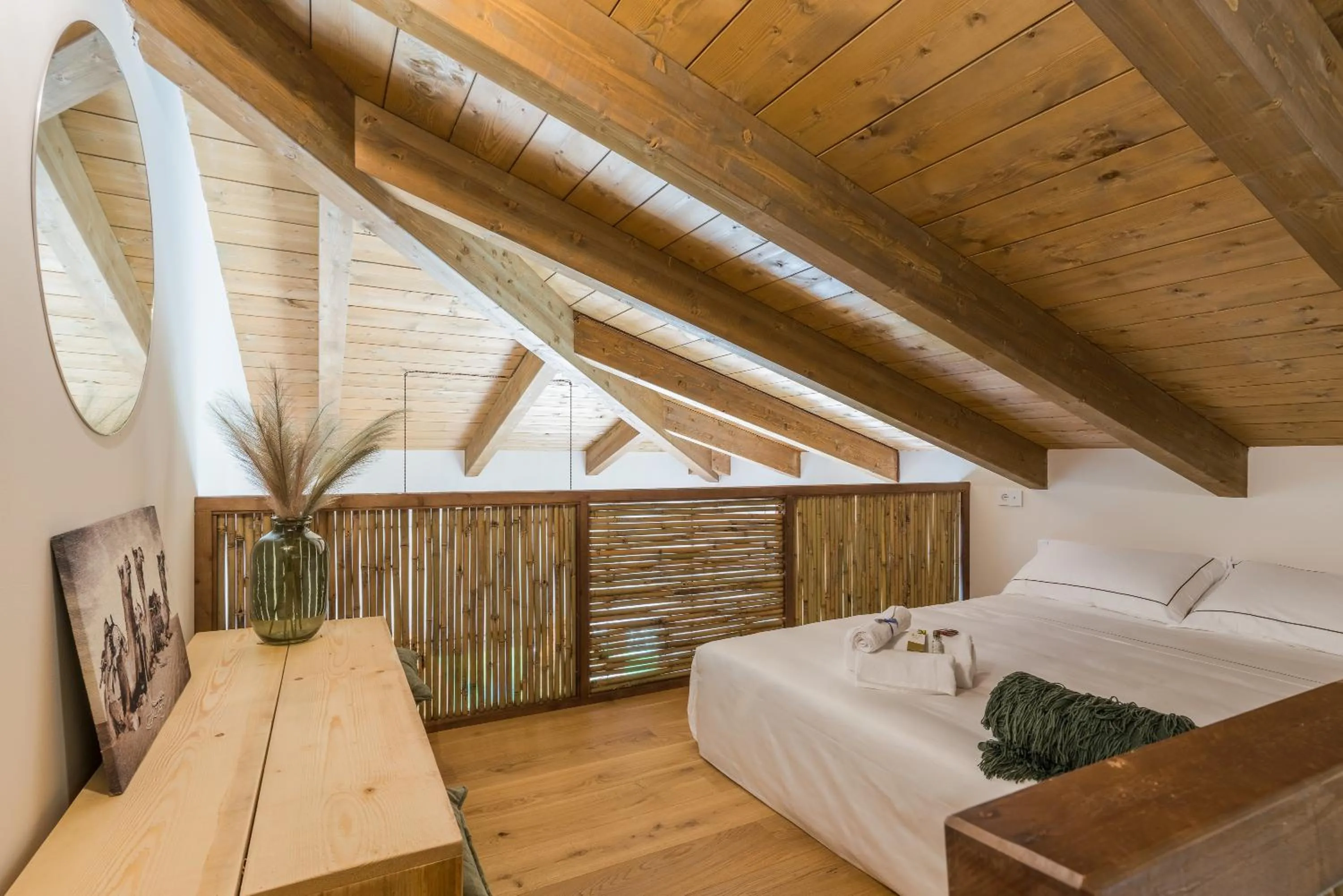 Photo of the whole room, Bed in Hang Loose Cottage Hotel & Resort 4 stelle Gizzeria Calabria