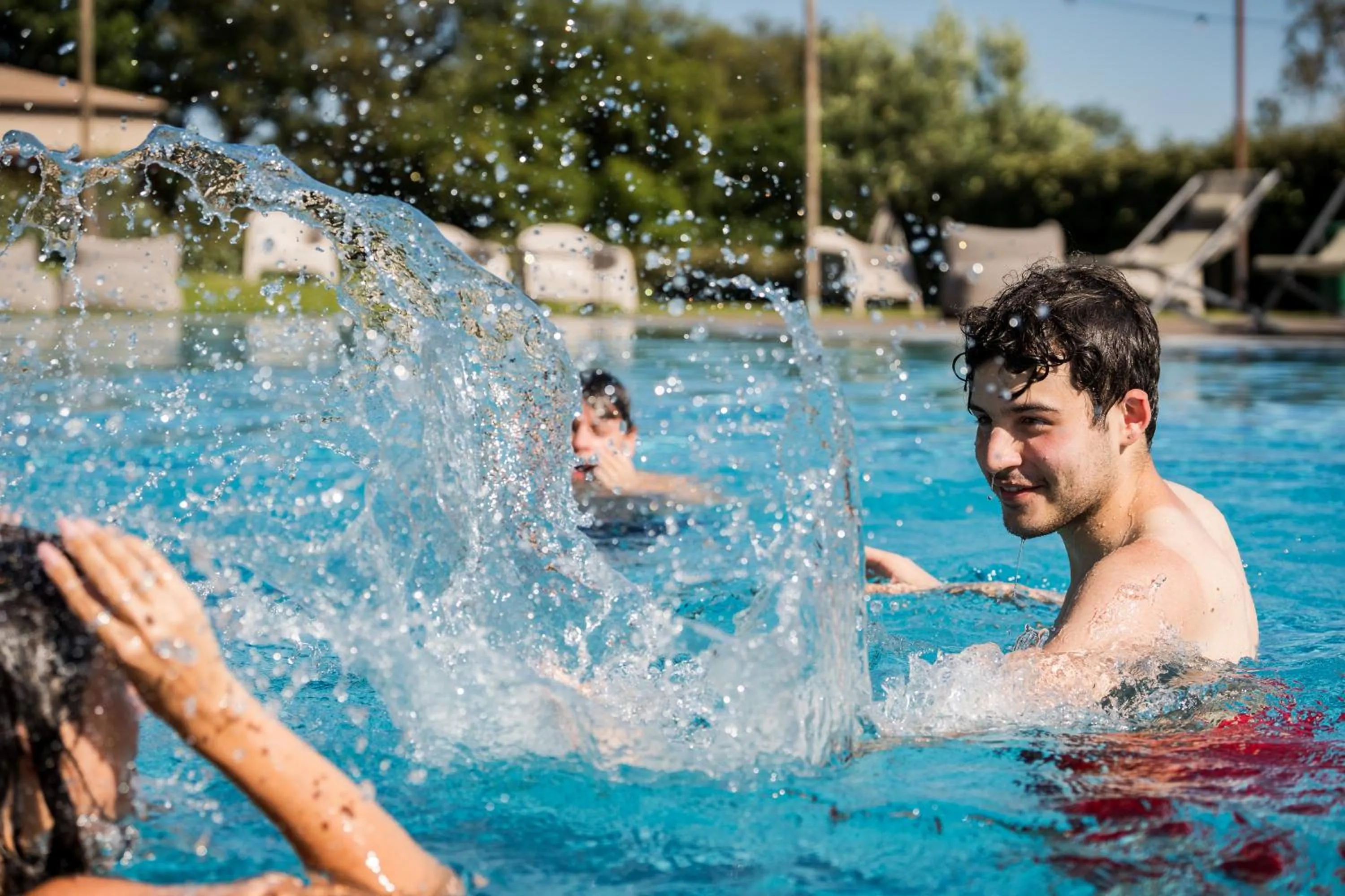 Swimming pool in Hang Loose Cottage Hotel & Resort 4 stelle Gizzeria Calabria