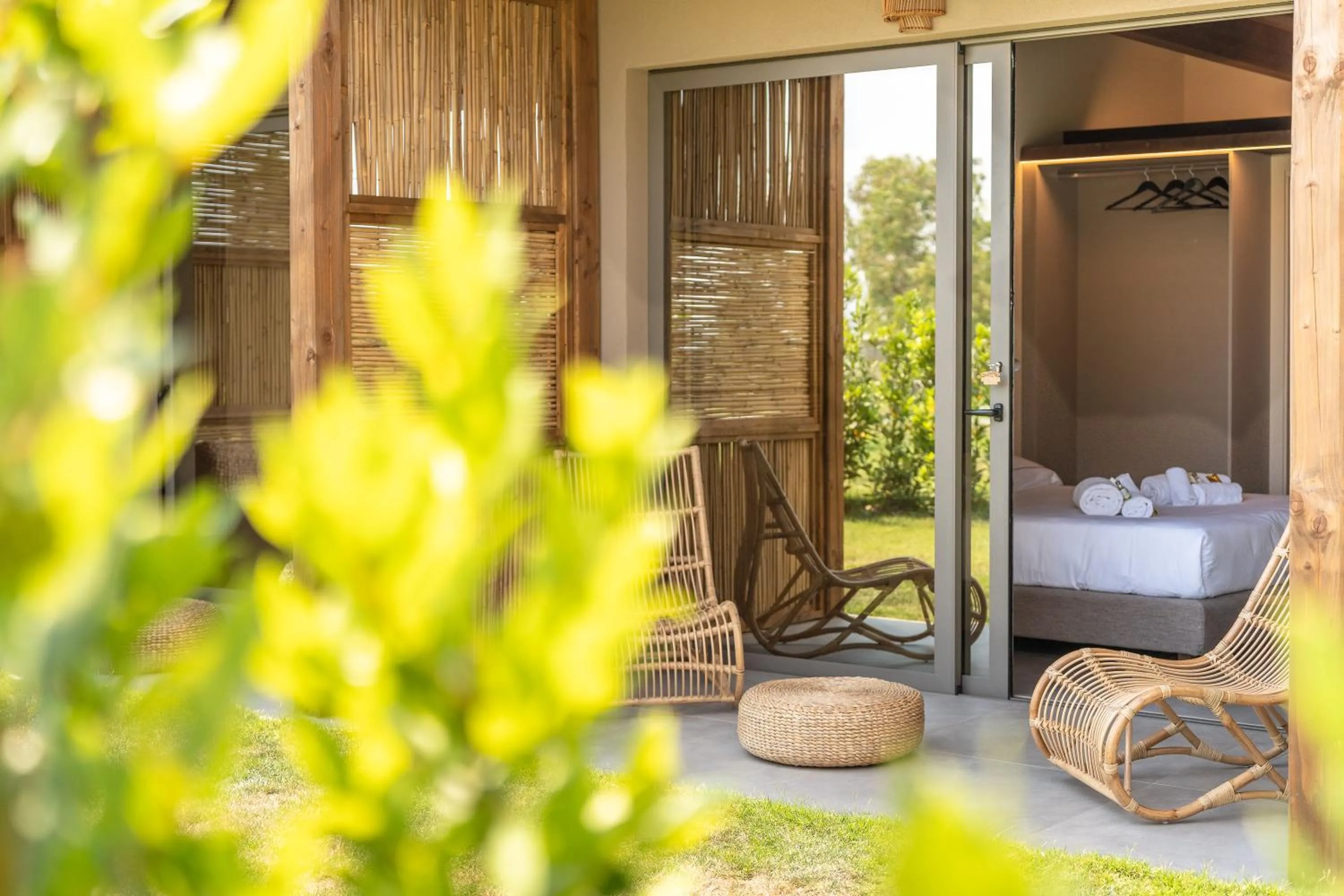 Patio in Hang Loose Cottage Hotel & Resort 4 stelle Gizzeria Calabria