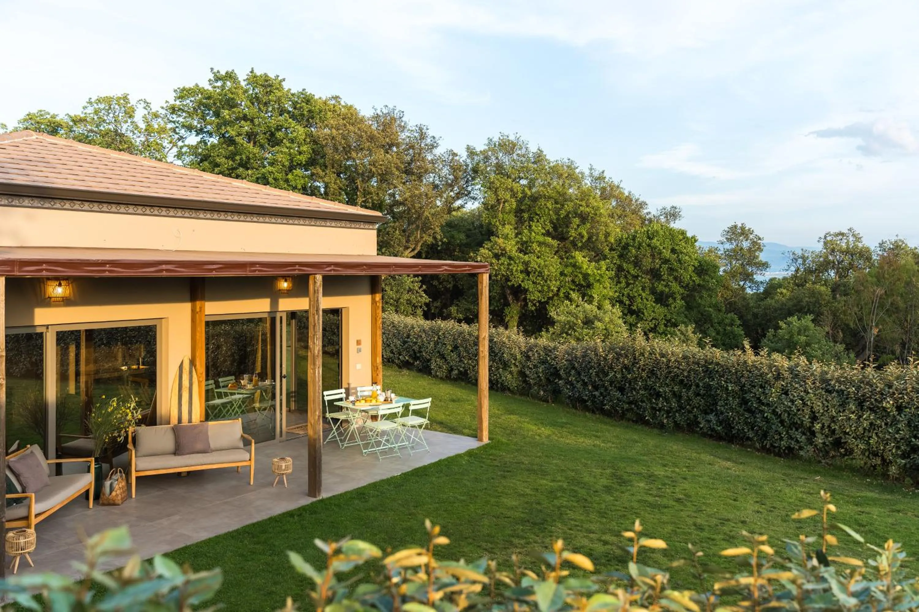 Property building in Hang Loose Cottage Hotel & Resort 4 stelle Gizzeria Calabria