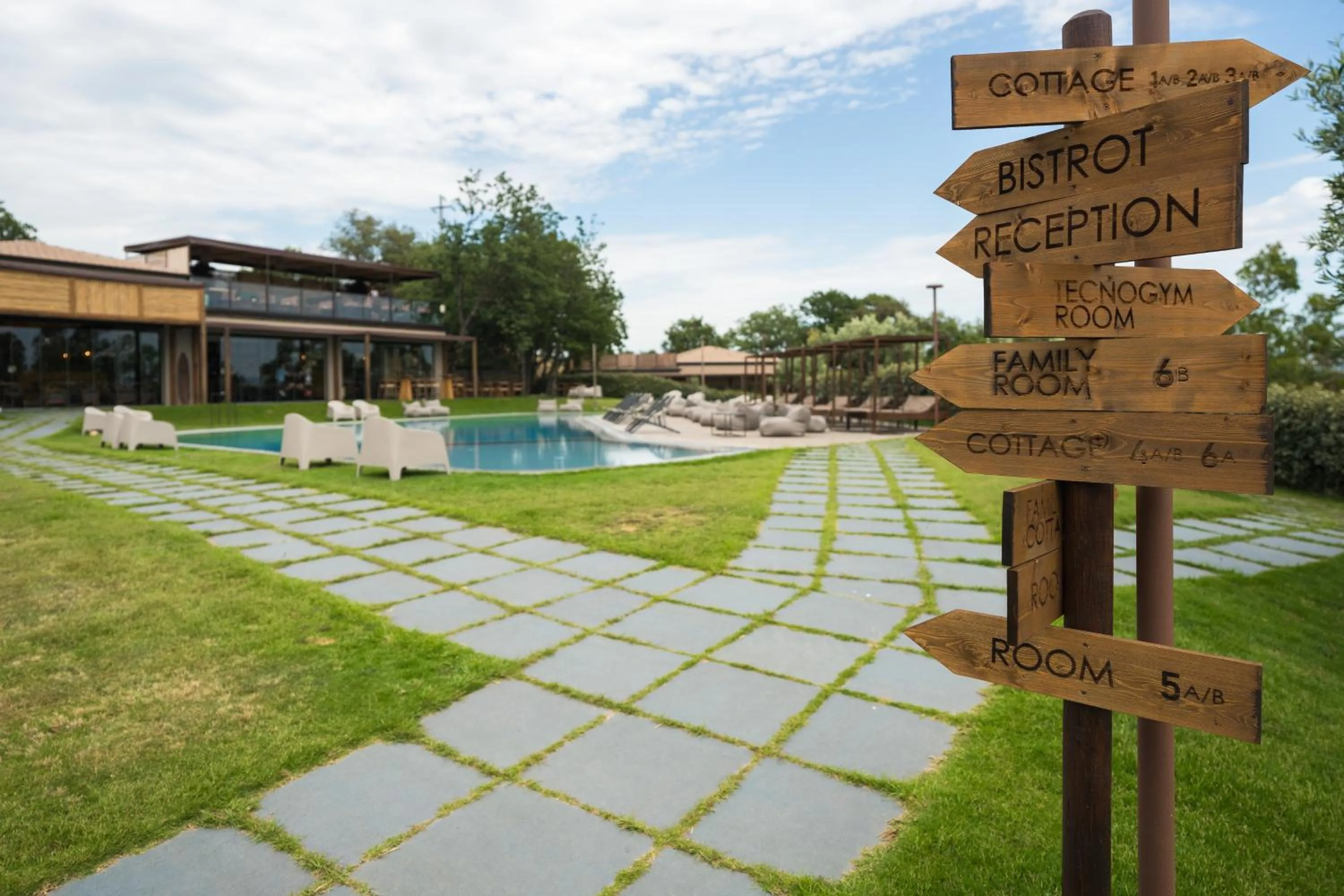 Property logo or sign in Hang Loose Cottage Hotel & Resort 4 stelle Gizzeria Calabria