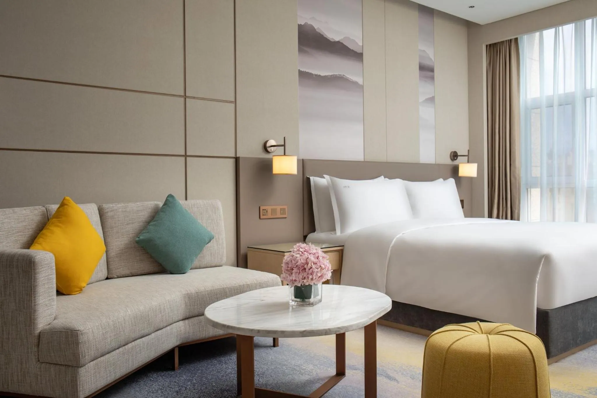 Photo of the whole room, Bed in Holiday Inn Xining Datong by IHG