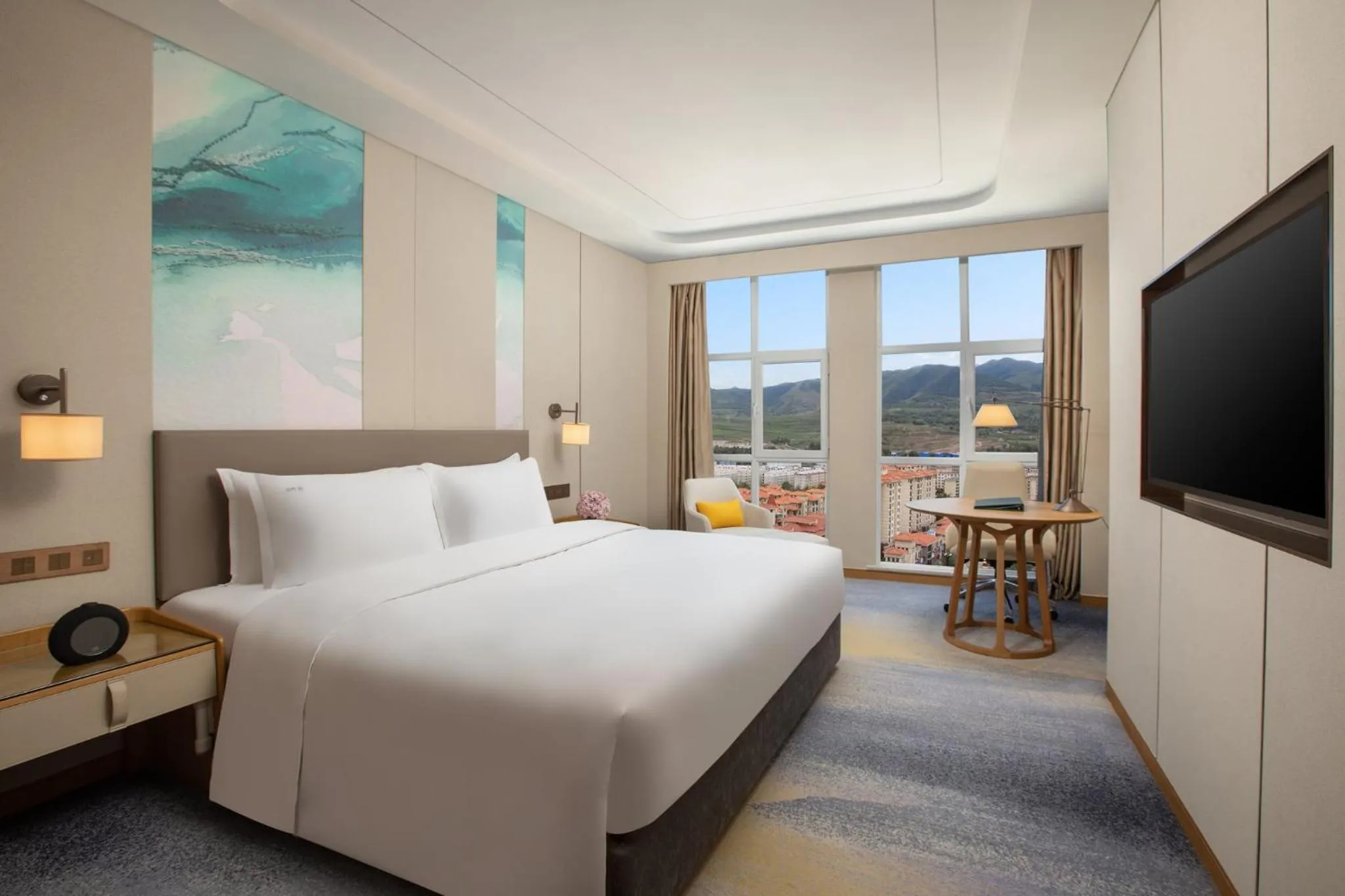 Photo of the whole room, Bed in Holiday Inn Xining Datong by IHG