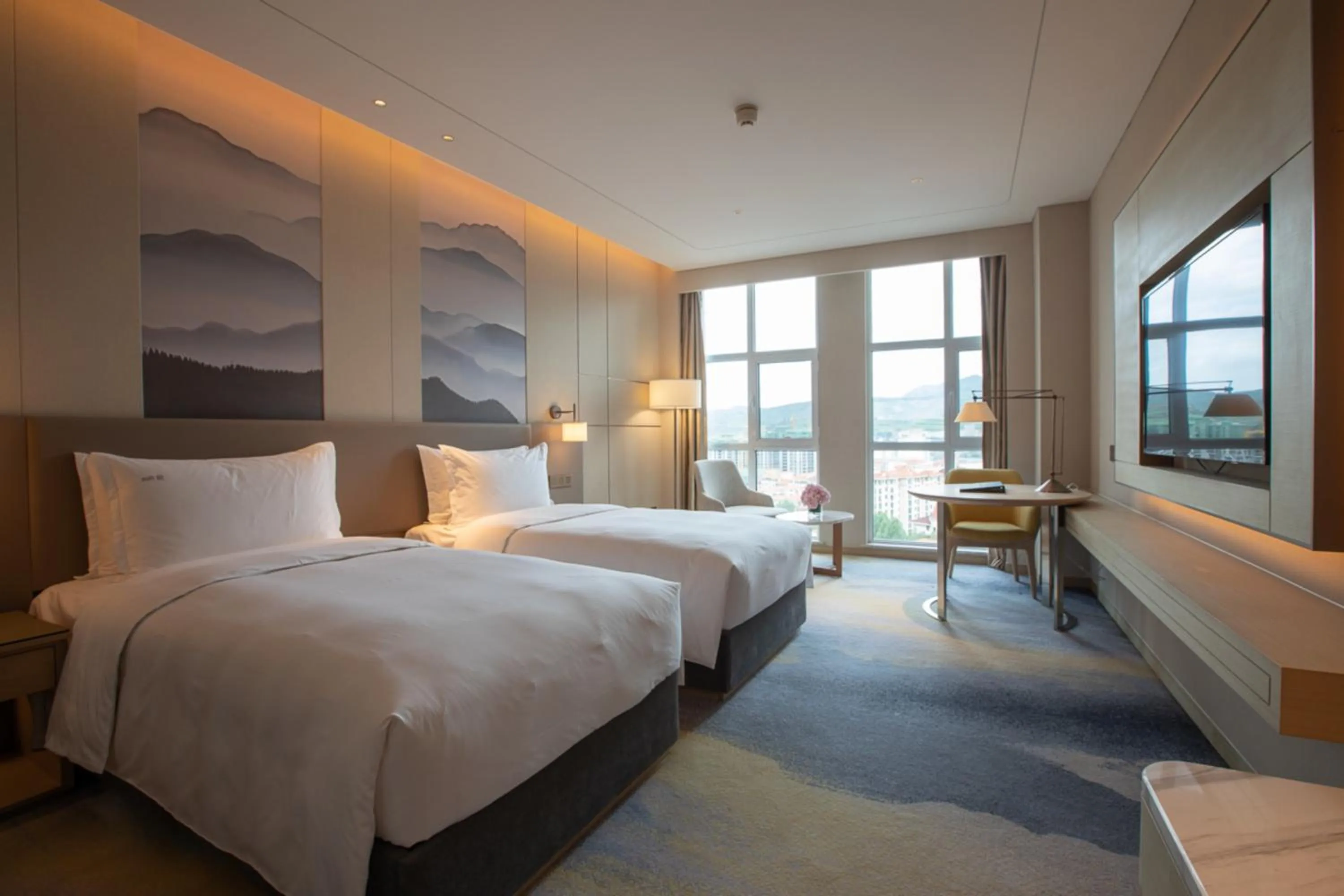 Photo of the whole room, Bed in Holiday Inn Xining Datong by IHG