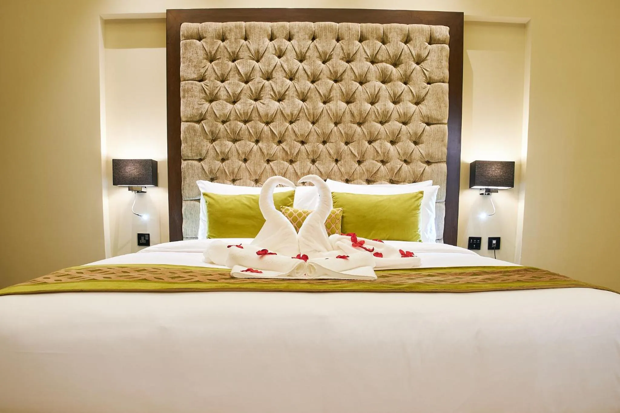 Bedroom, Bed in Carlton Dubai Creek Hotel